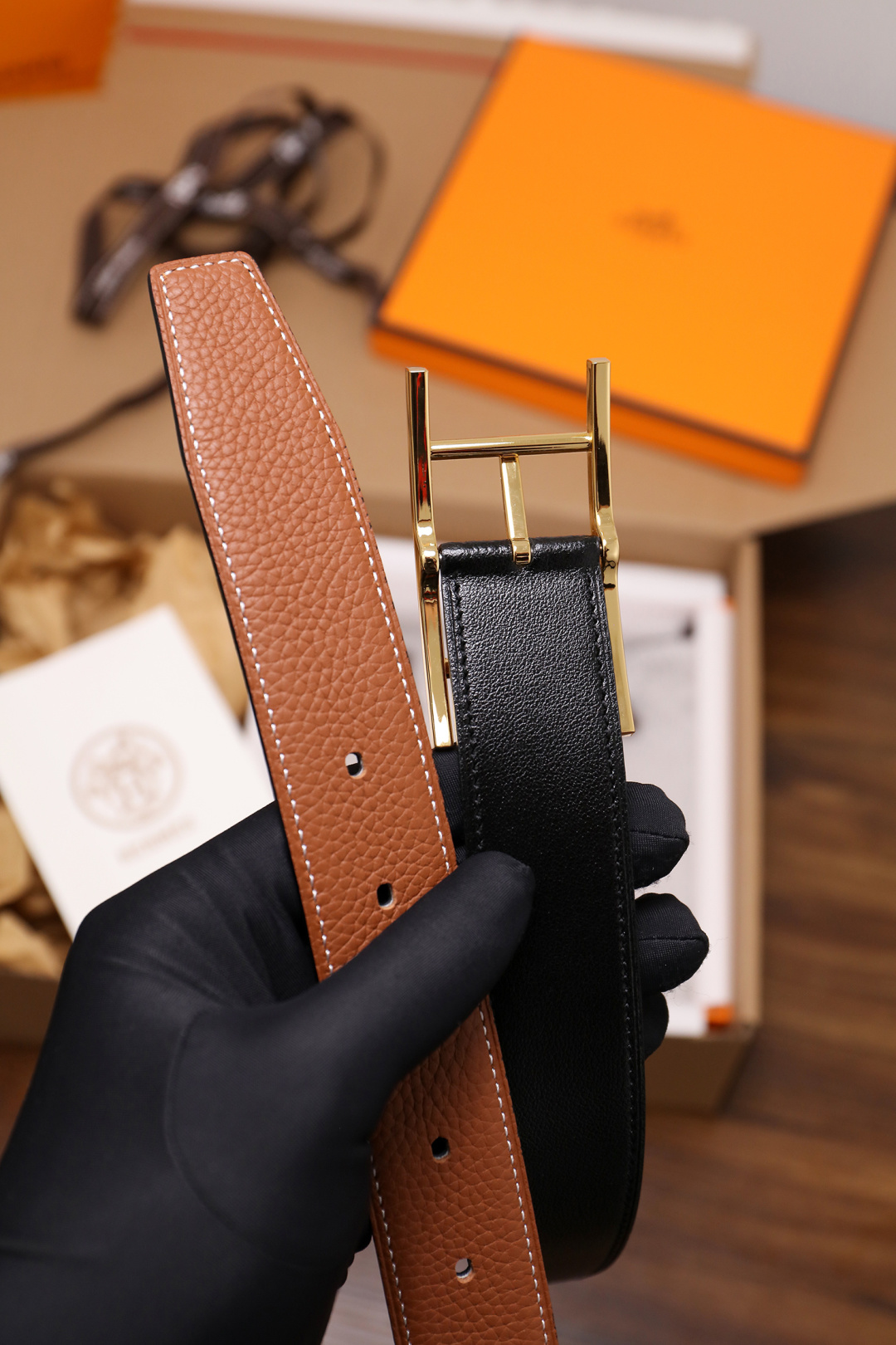 爱马仕 原单货品。双面可用 宽度3.2cm TOGO荔枝纹头层小牛皮搭配进口底皮。夹心我们也是用的纯皮，