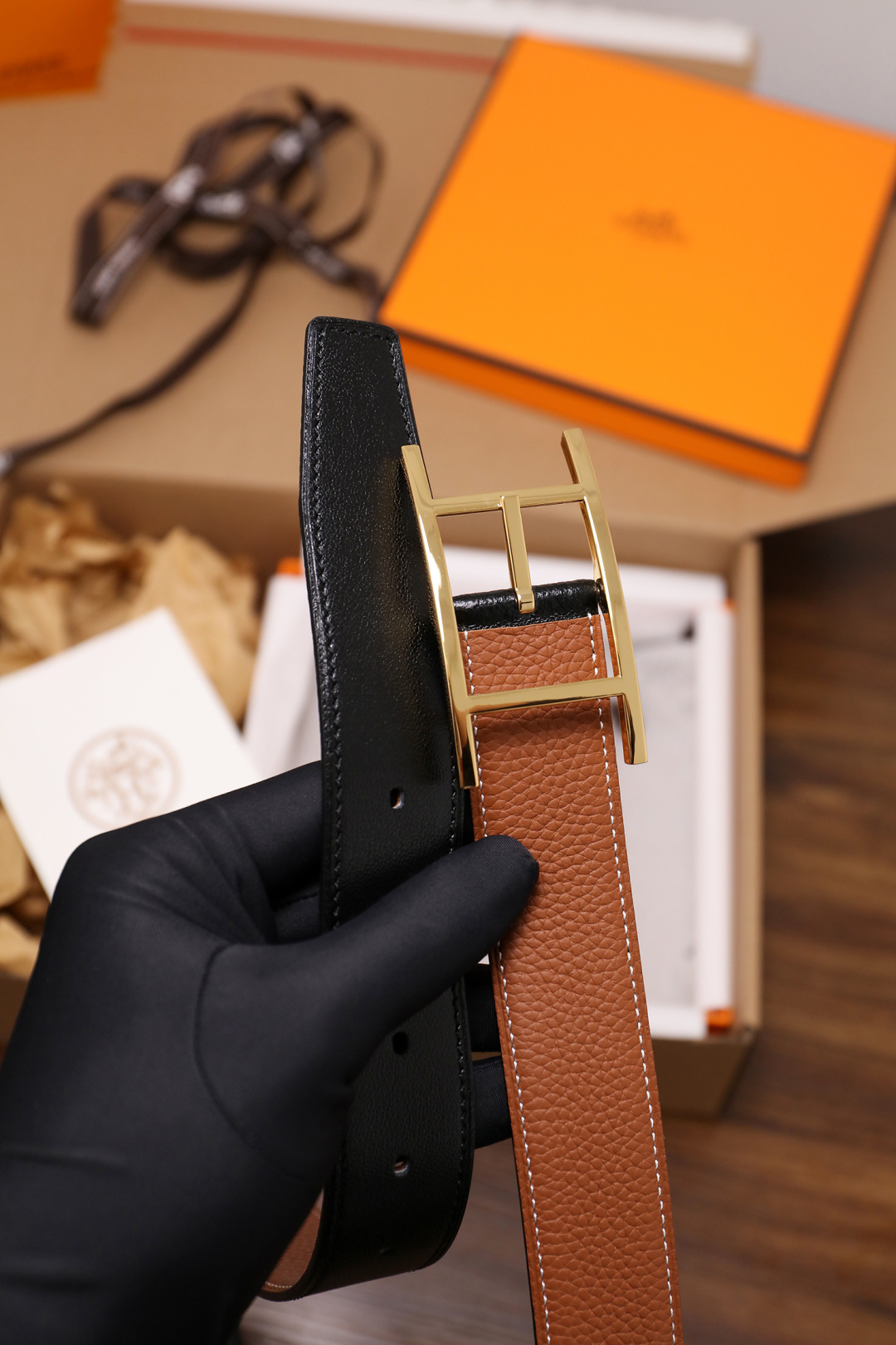 爱马仕 原单货品。双面可用 宽度3.2cm TOGO荔枝纹头层小牛皮搭配进口底皮。夹心我们也是用的纯皮，
