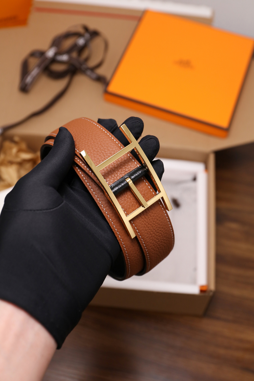 爱马仕 原单货品。双面可用 宽度3.2cm TOGO荔枝纹头层小牛皮搭配进口底皮。夹心我们也是用的纯皮，