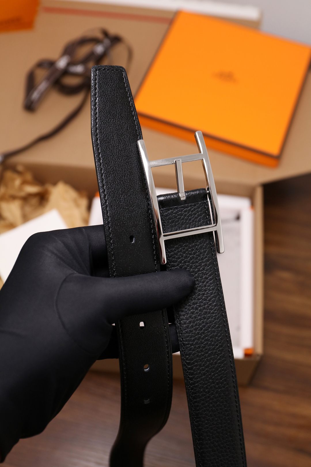 爱马仕 原单货品。双面可用 宽度3.2cm TOGO荔枝纹头层小牛皮搭配进口底皮。夹心我们也是用的纯皮，