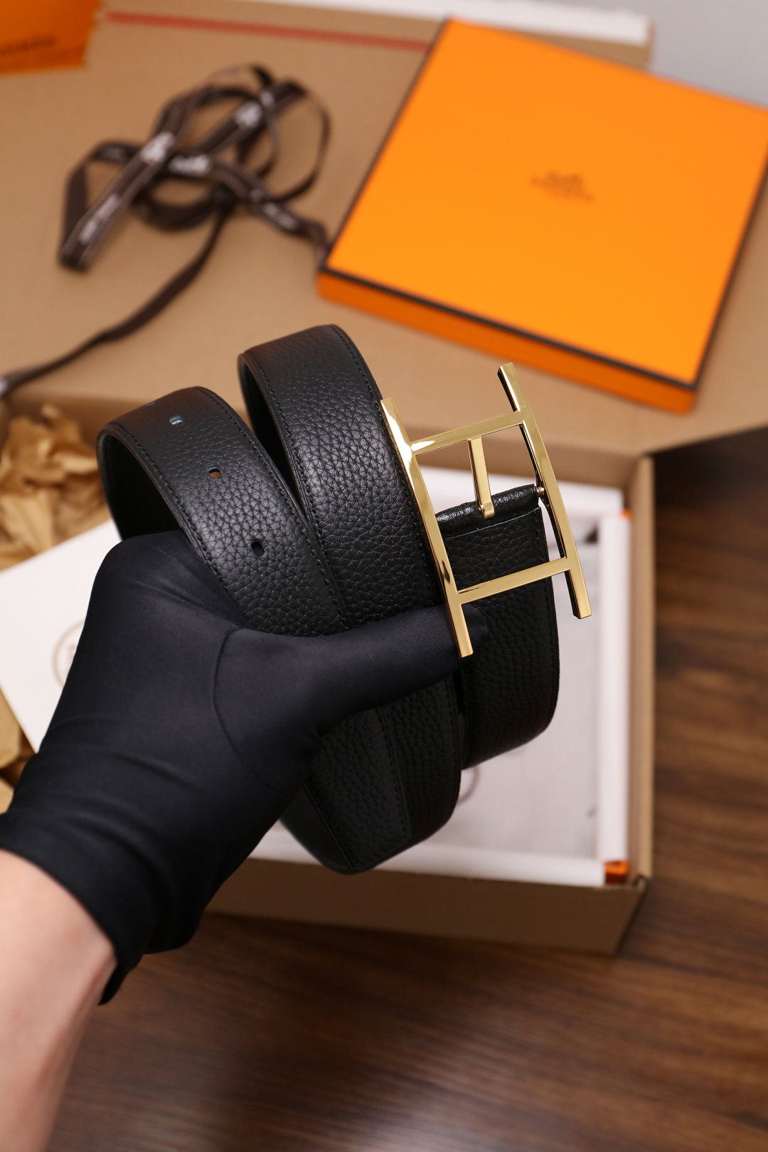 爱马仕 原单货品。双面可用 宽度3.2cm TOGO荔枝纹头层小牛皮搭配进口底皮。夹心我们也是用的纯皮，