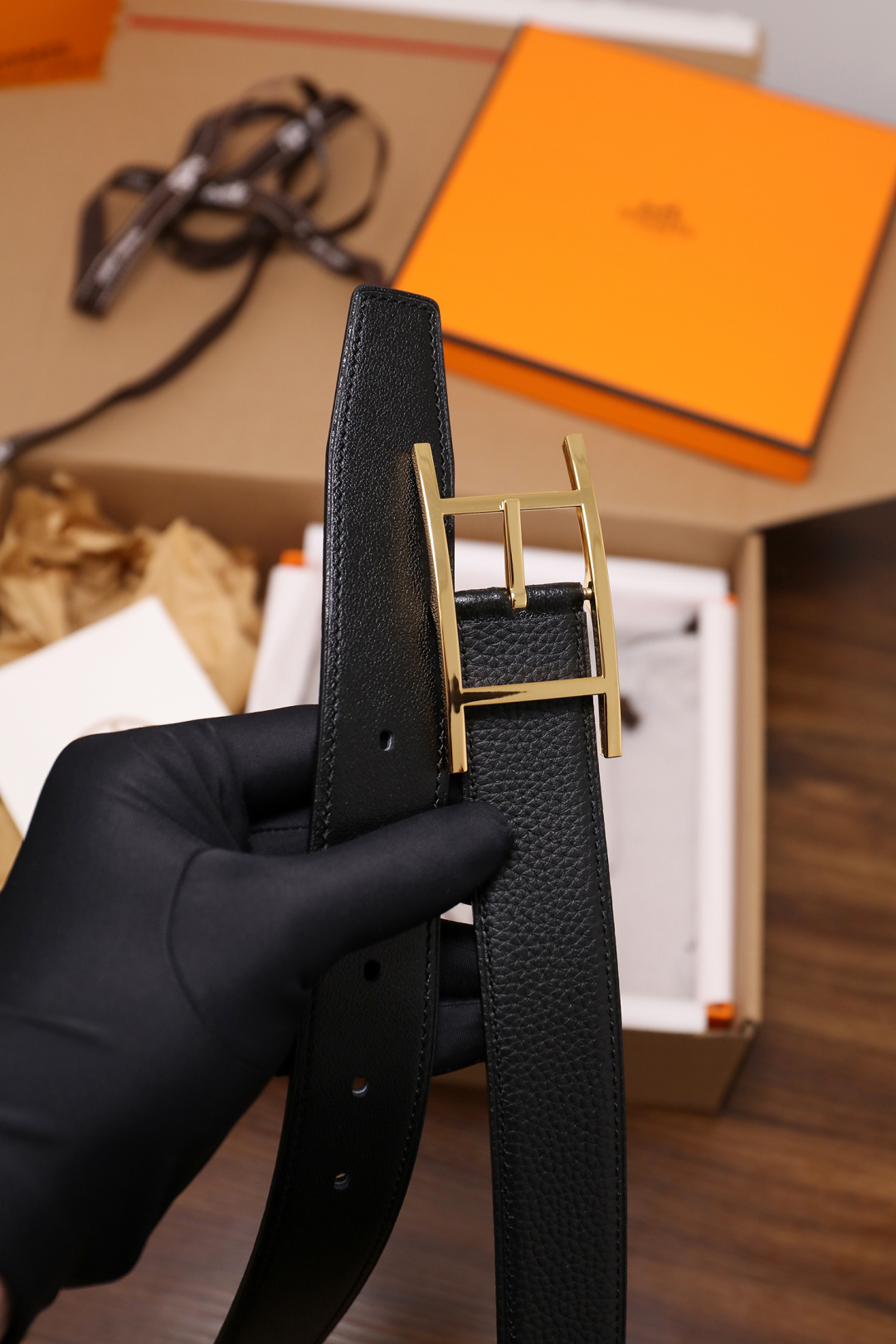 爱马仕 原单货品。双面可用 宽度3.2cm TOGO荔枝纹头层小牛皮搭配进口底皮。夹心我们也是用的纯皮，