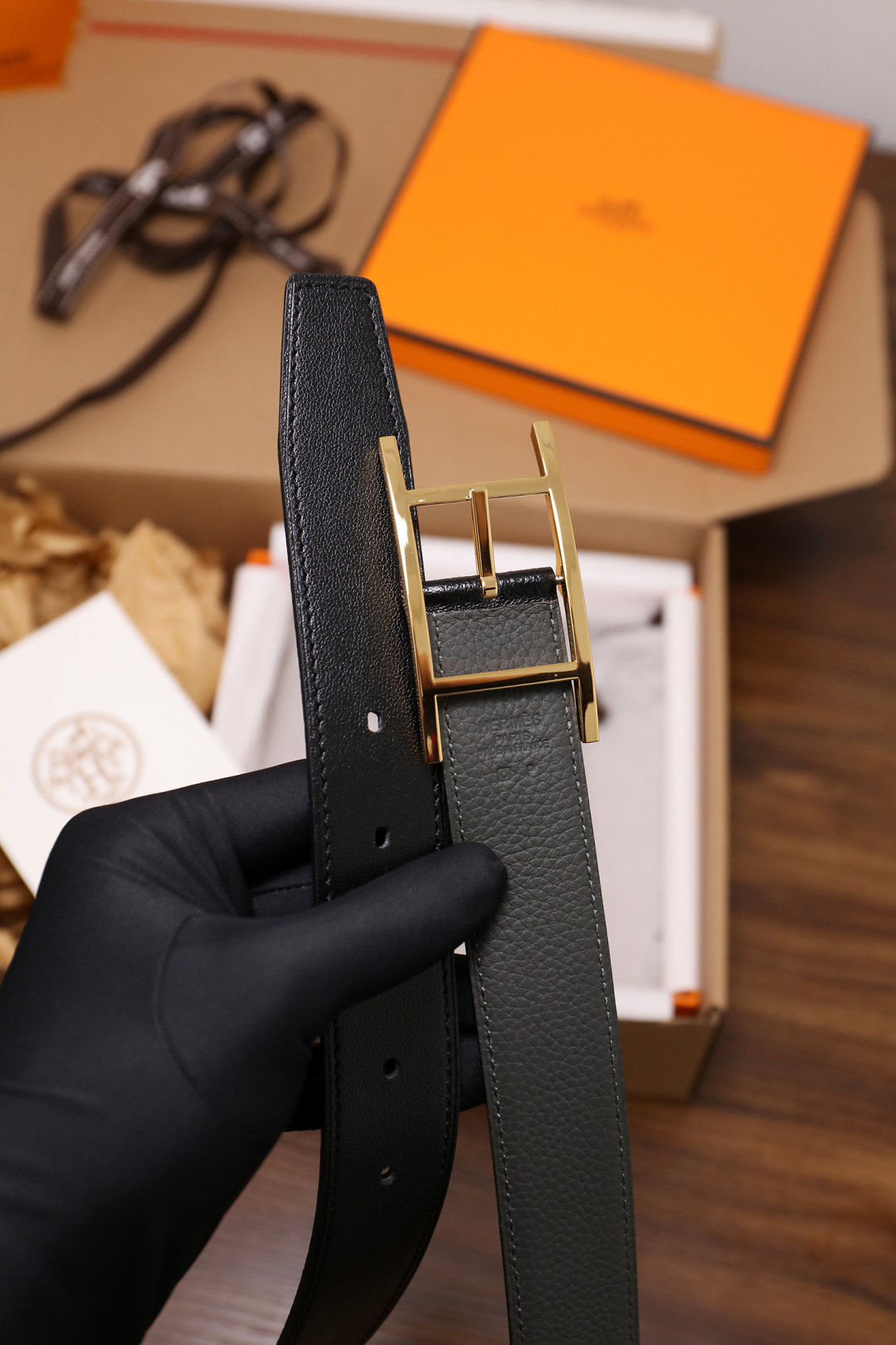 爱马仕 原单货品。双面可用 宽度3.2cm TOGO荔枝纹头层小牛皮搭配进口底皮。夹心我们也是用的纯皮，