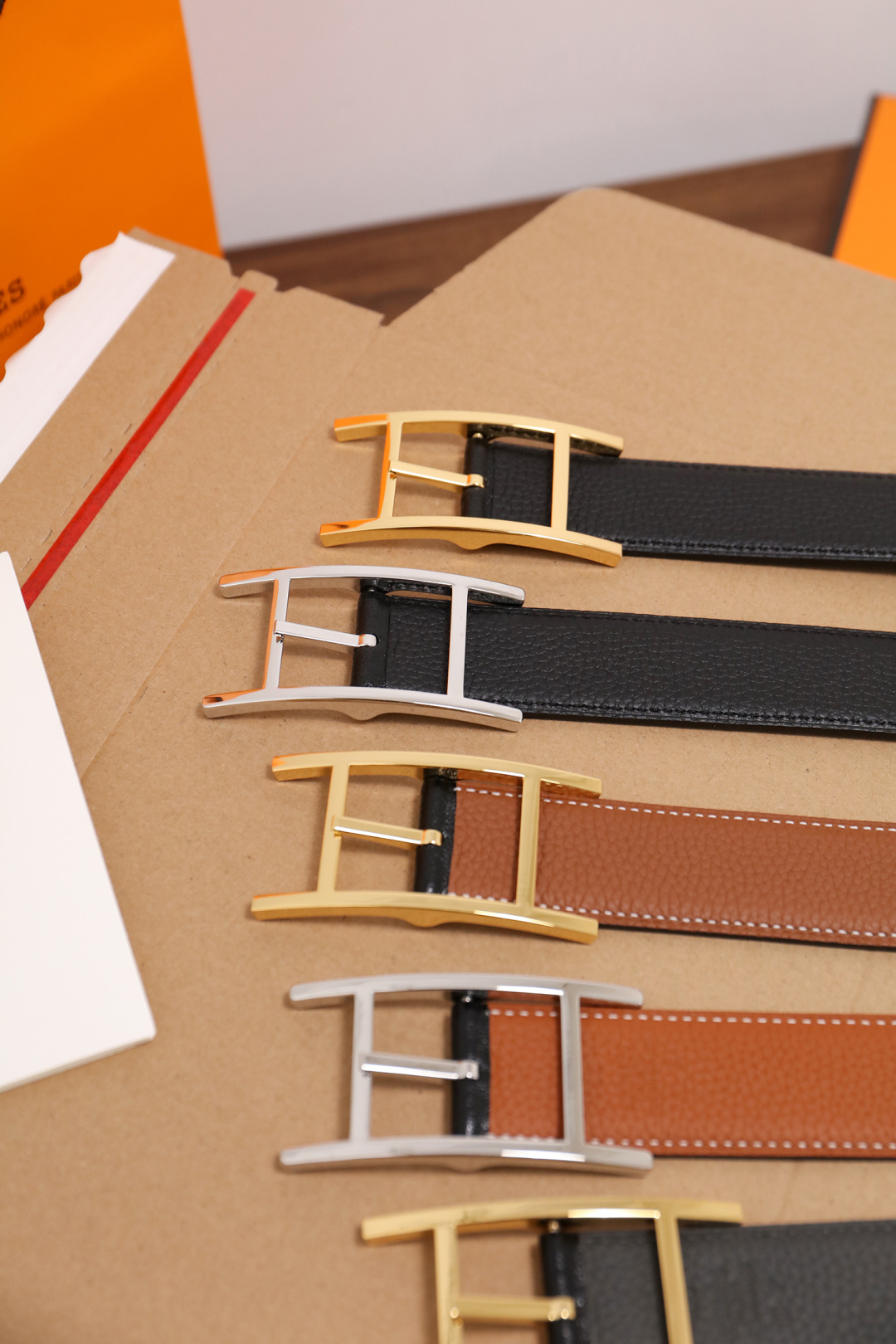 爱马仕 原单货品。双面可用 宽度3.2cm TOGO荔枝纹头层小牛皮搭配进口底皮。夹心我们也是用的纯皮，