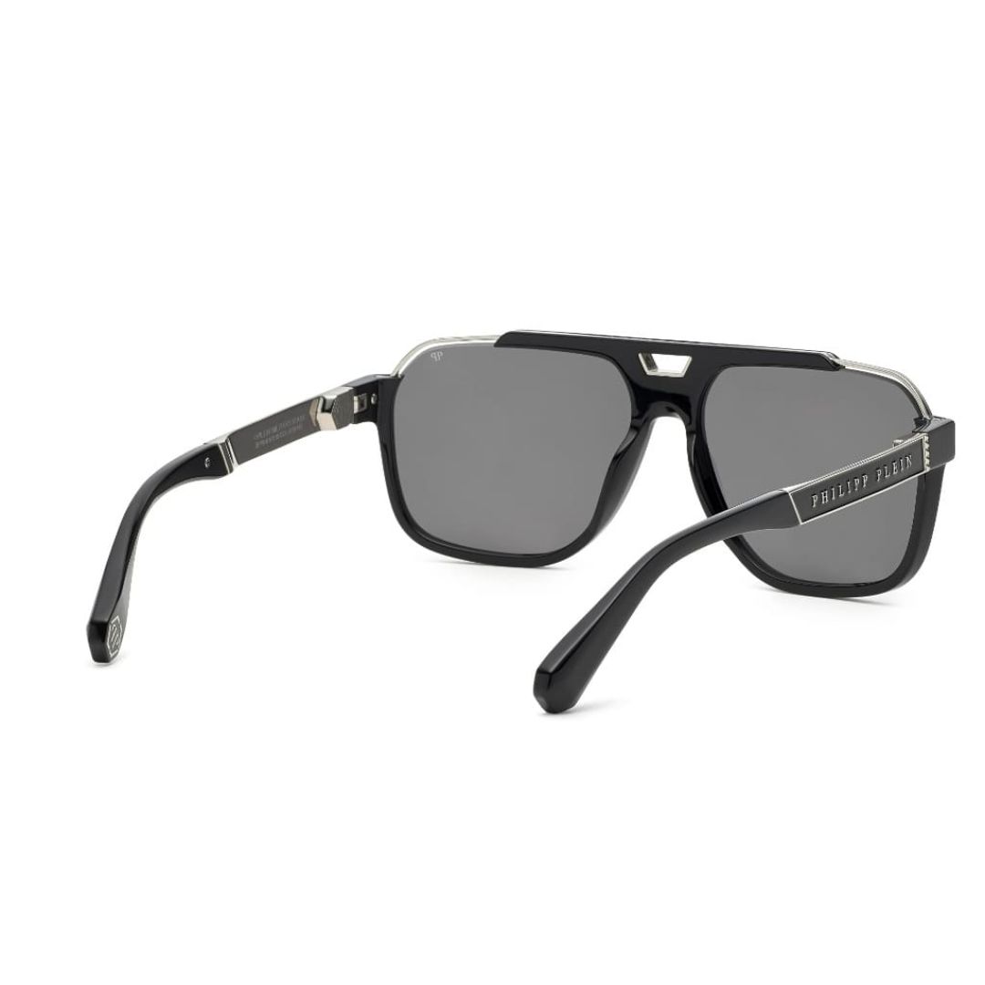 PHILIPP PLEI* 
飞行员墨镜🕶️金属细节丰富
镜腿上饰有品牌字样标识～
原版开发，细节满分💯