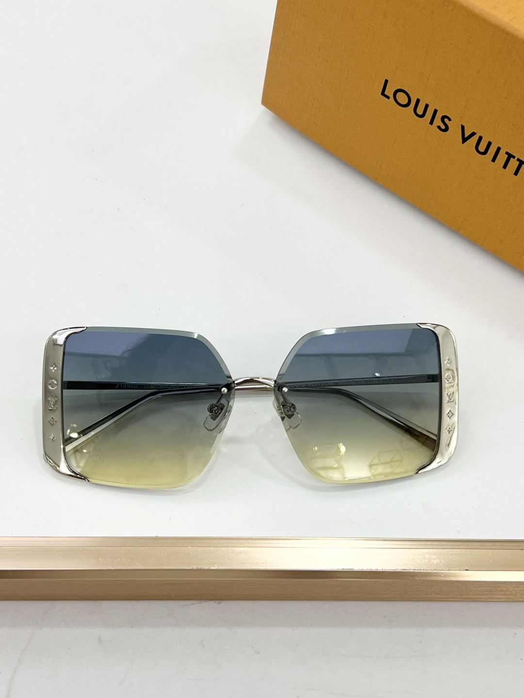 LOUIS VUITTO*MODEL：Z1994USIZE：57口13-145 🐺