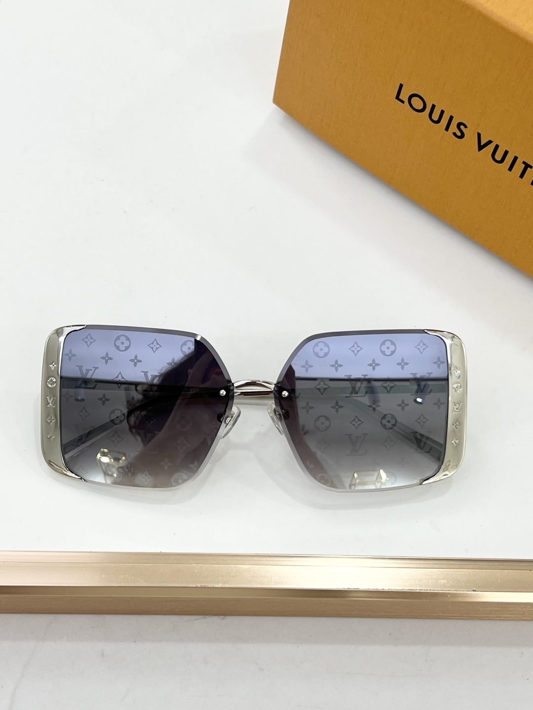 LOUIS VUITTO*MODEL：Z1994USIZE：57口13-145 🐺
