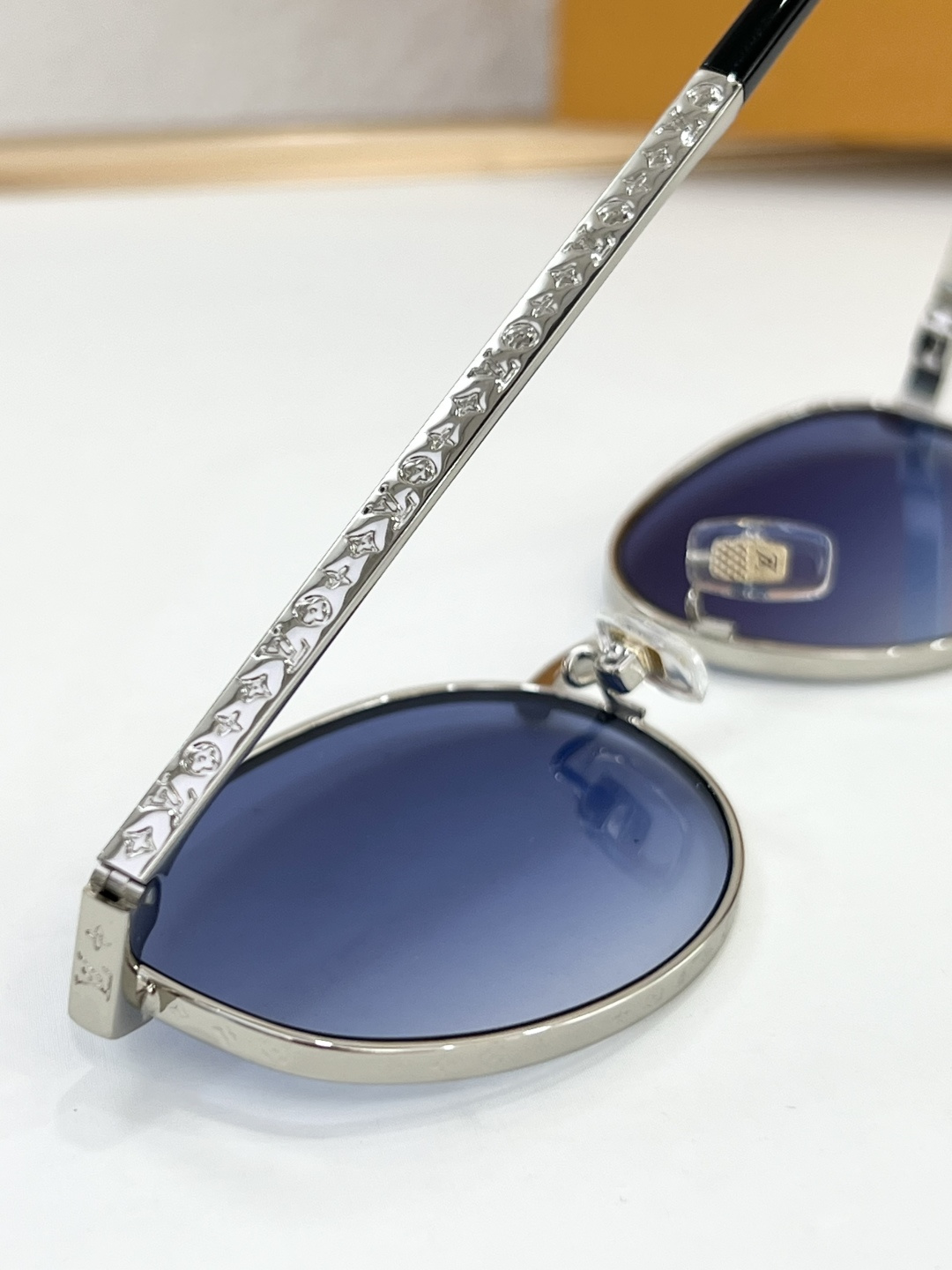 LOUIS VUITTO* MODEL：Z3622U SIZE：56口18 145 🐠 
