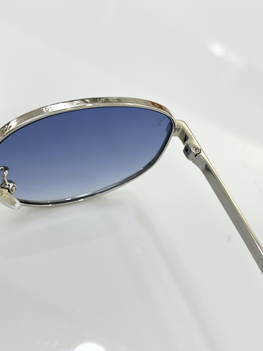 LOUIS VUITTO* MODEL：Z3622U SIZE：56口18 145 🐠 
