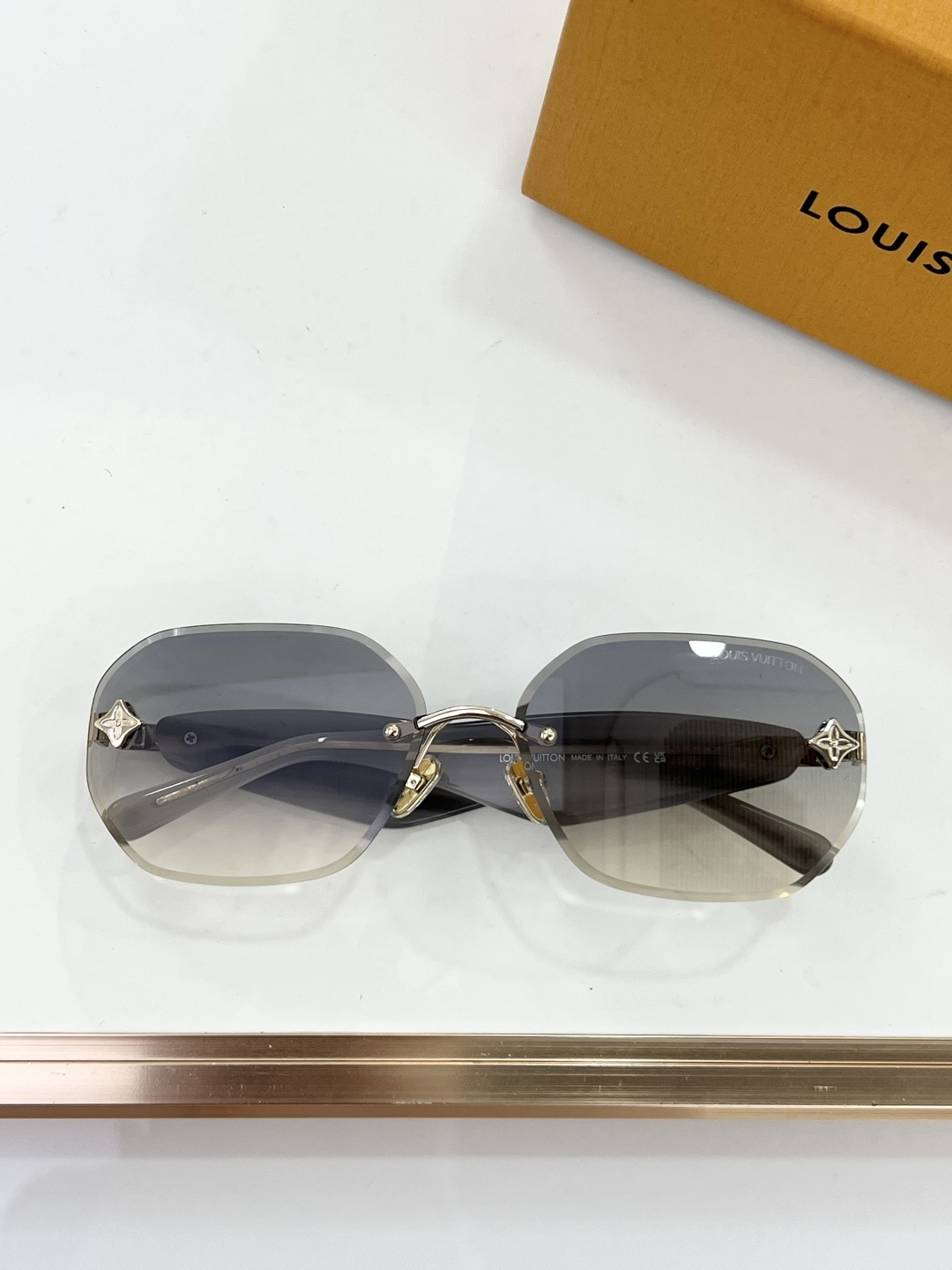 LOUIS VUITTON MODEL：Z8338 SIZE：63口15-145 🐜 
