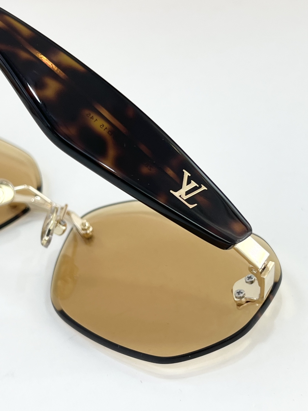 LOUIS VUITTON MODEL：Z8338 SIZE：63口15-145 🐜 