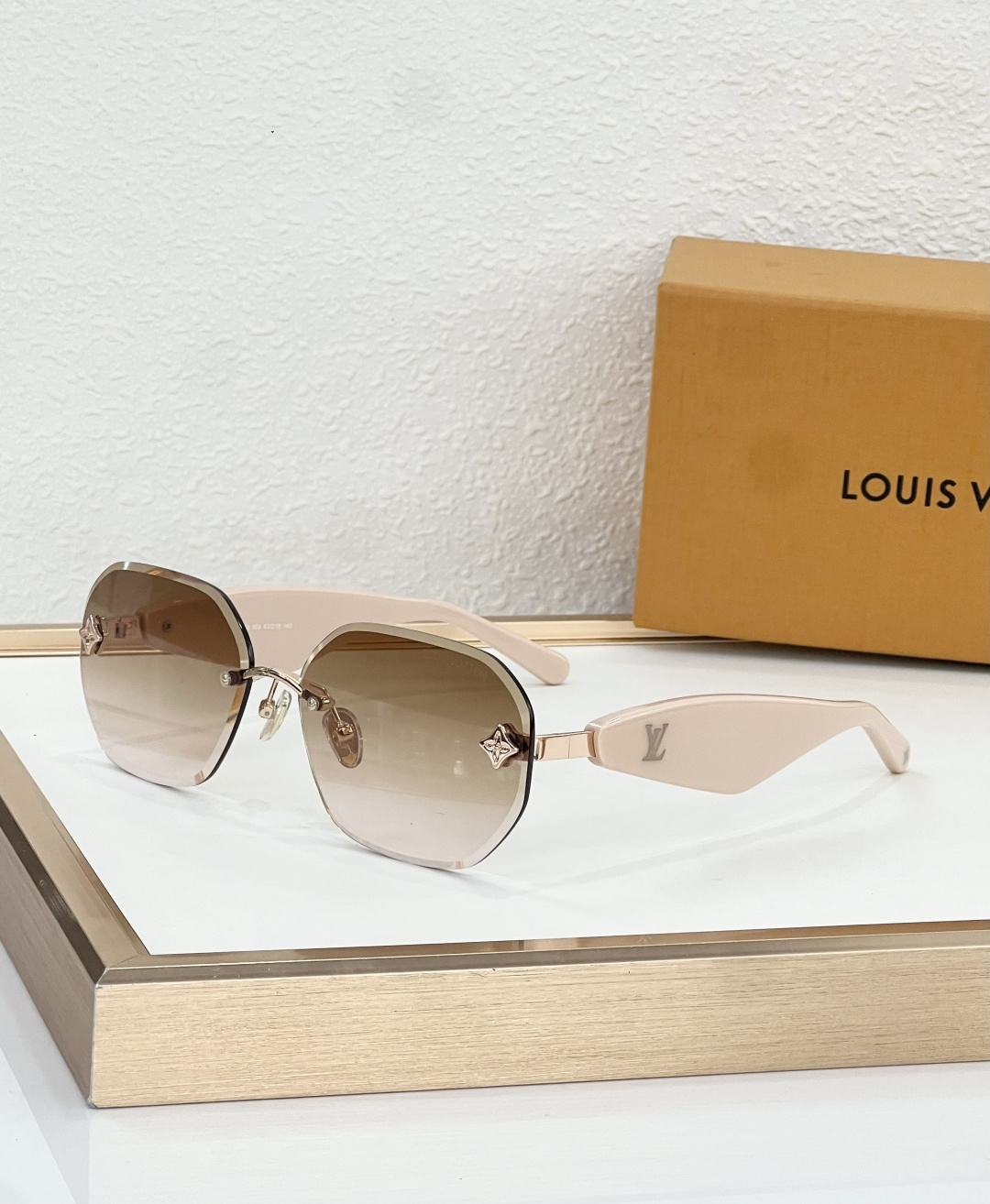 LOUIS VUITTON MODEL：Z8338 SIZE：63口15-145 🐜 