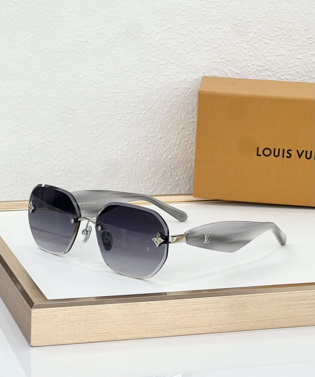 LOUIS VUITTON MODEL：Z8338 SIZE：63口15-145 🐜 