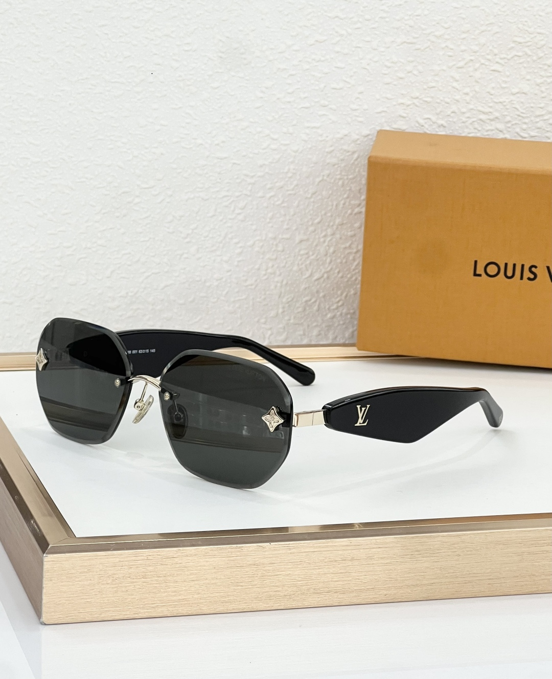 LOUIS VUITTON MODEL：Z8338 SIZE：63口15-145 🐜 