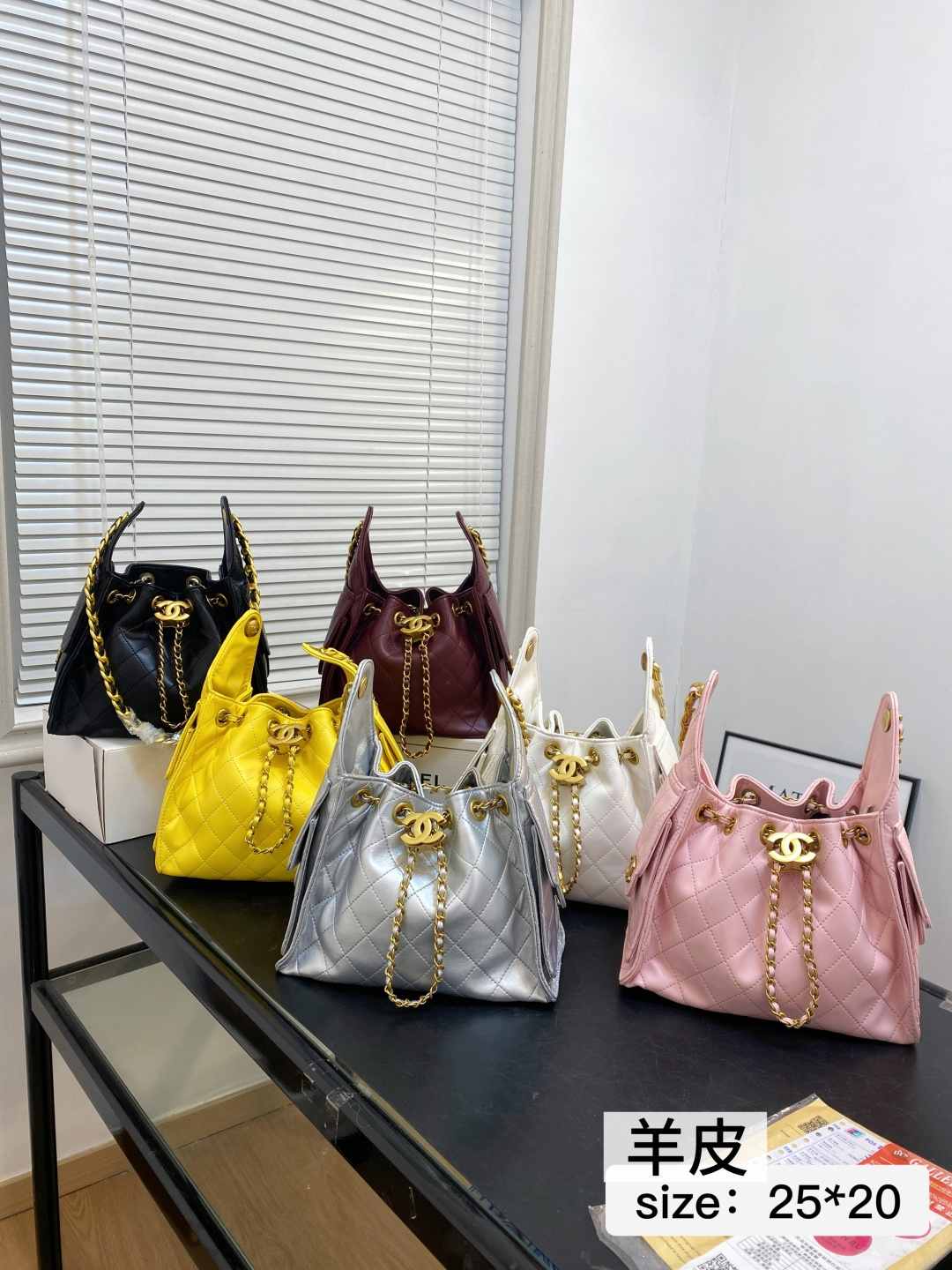 🅿️240 With Gift Box | Size 25 20 | Chanel 25bag | But This Time The 25bag Is Really Fashionable. Although The Capacity Is Small, It Is Just Right For Daily Outings. The Same Style As Jennie, A Popular Model In Fashion Circles, Highly Recommended For Collection Or Daily Carrying | 1966
