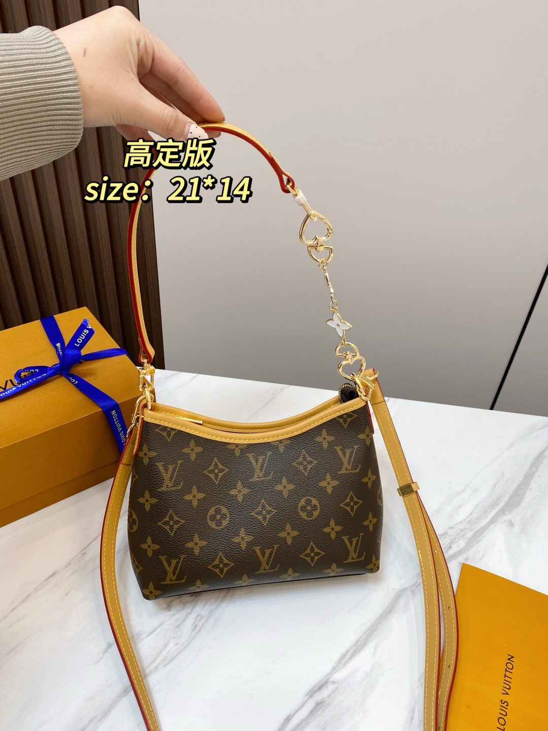 P210 With Folding | Size 21 14 | Lv Tote Bag, In Addition To Being Good-looking, The Tote Bag Is Simple In Shape And Easy To Use. The Key Is That It Is Super Good-looking, Lightweight, Colorful And Strong. It Becomes The Most Popular Fashion Item On The Street In Minutes 5688