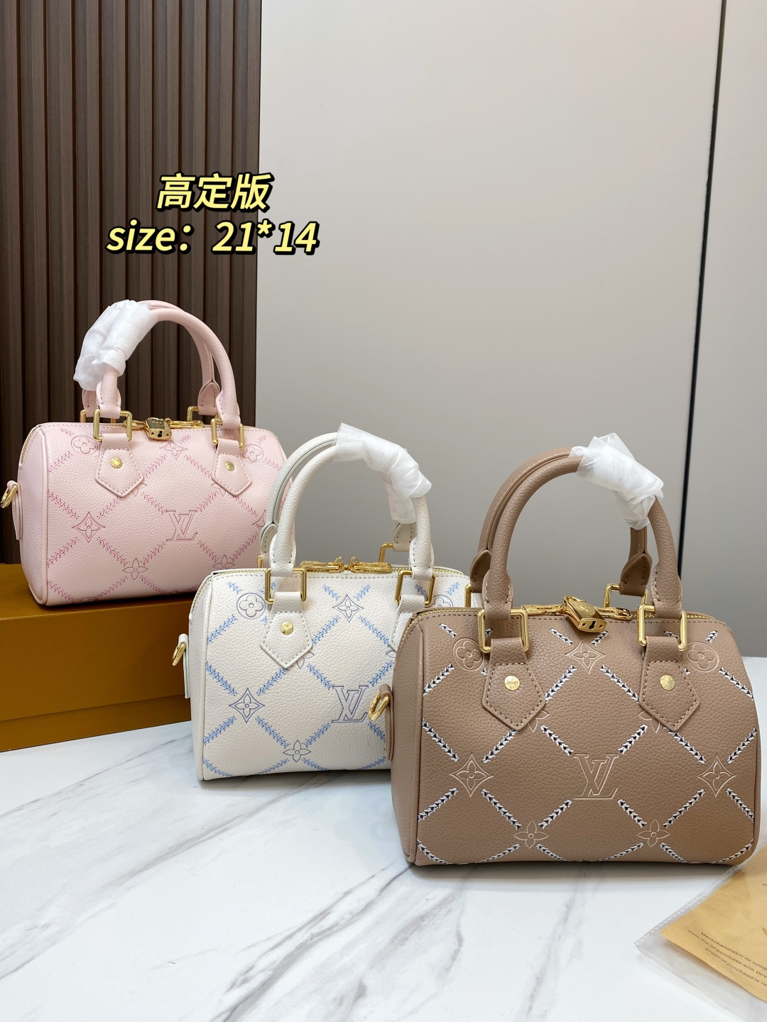 P188 With Folding Box | Size 21.14 | Lv Boston Pillow Bag | Embossed Series | Sweet And Cool, I Will Love You Forever | Versatile And Fashionable | Very Good Looking | A Must-have Item For Every Cool Girl | 3303