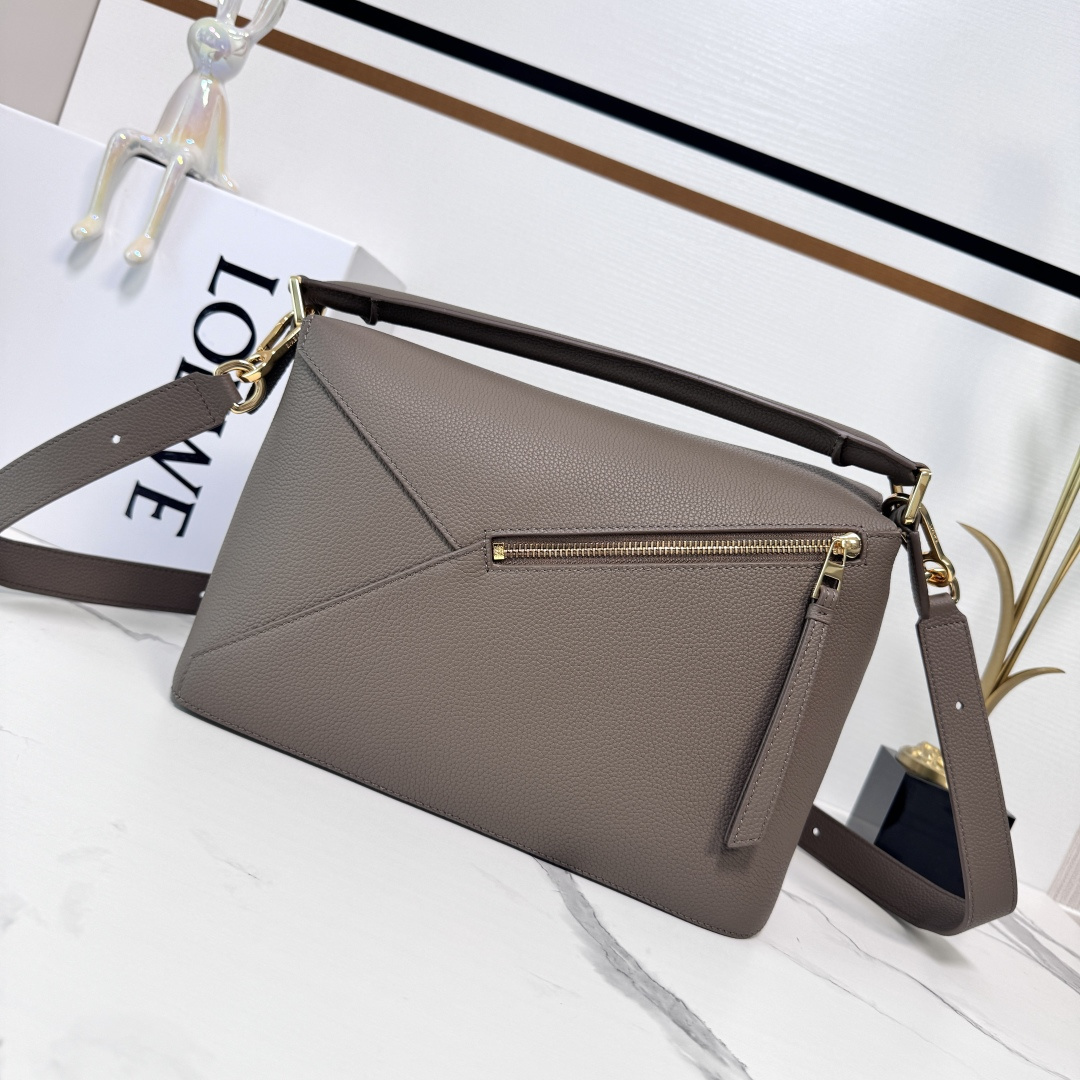 L⊚℮w℮🌟 🔥中号粒面牛皮革Puzzle 手袋🌟🆕新色LOEWE推出的首次亮相手提包*长方体形状和精确