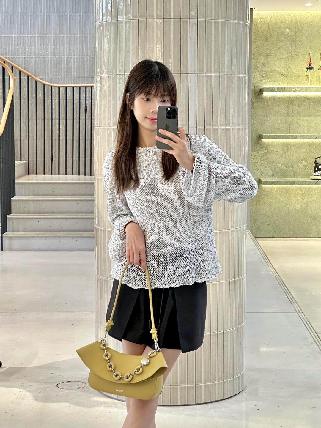 NO:343161,Who wouldn't say anything about this? The Ola Ola Ola waves are all skinny!  Flexible and versatile feeling~ The ginger is very bright, and the smooth cowhide leather highlights the silky texture on the waves. New Ola handbags, louis vuitton, cowhide19860909这谁看了不说一句高级L家Ola Ola小海浪也出全皮的了诶！ 灵活百搭自由的感觉～ 姜黄色很是明媚 光滑牛皮革在海浪上更突显丝滑的质感,新款Ola手袋,louis vuitton,cowhide,Bag