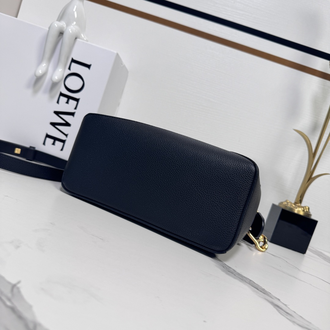 L⊚℮w℮🌟新版本🆕 小号柔软粒面牛皮革Puzzle Edge手袋𝑳家🆕推出的首次亮相手提包*长方体形状