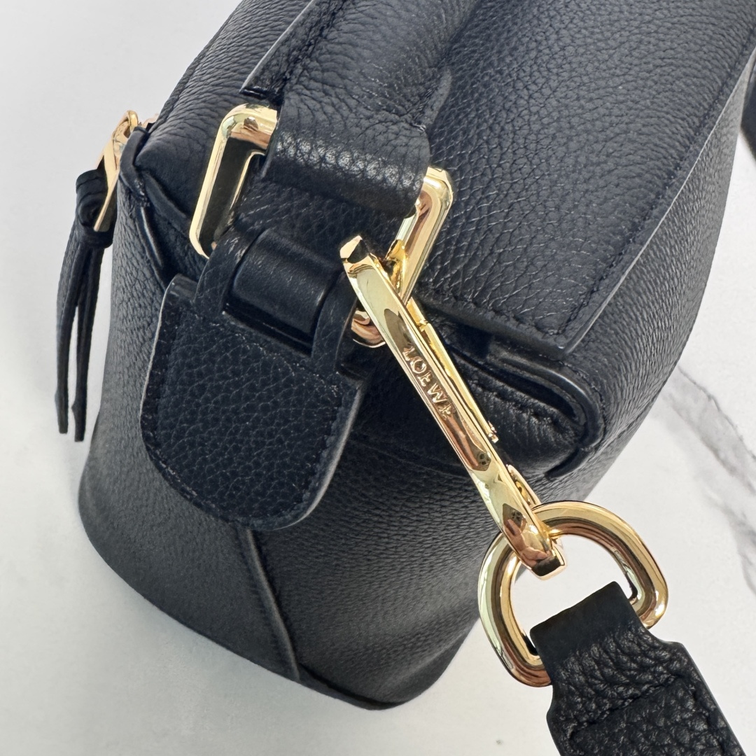 L⊚℮w℮🌟新版本🆕 小号柔软粒面牛皮革Puzzle Edge手袋𝑳家🆕推出的首次亮相手提包*长方体形状