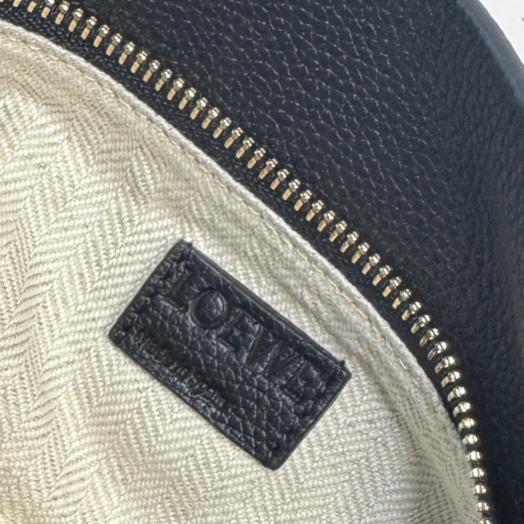 L⊚℮w℮🌟新版本🆕 小号柔软粒面牛皮革Puzzle Edge手袋𝑳家🆕推出的首次亮相手提包*长方体形状