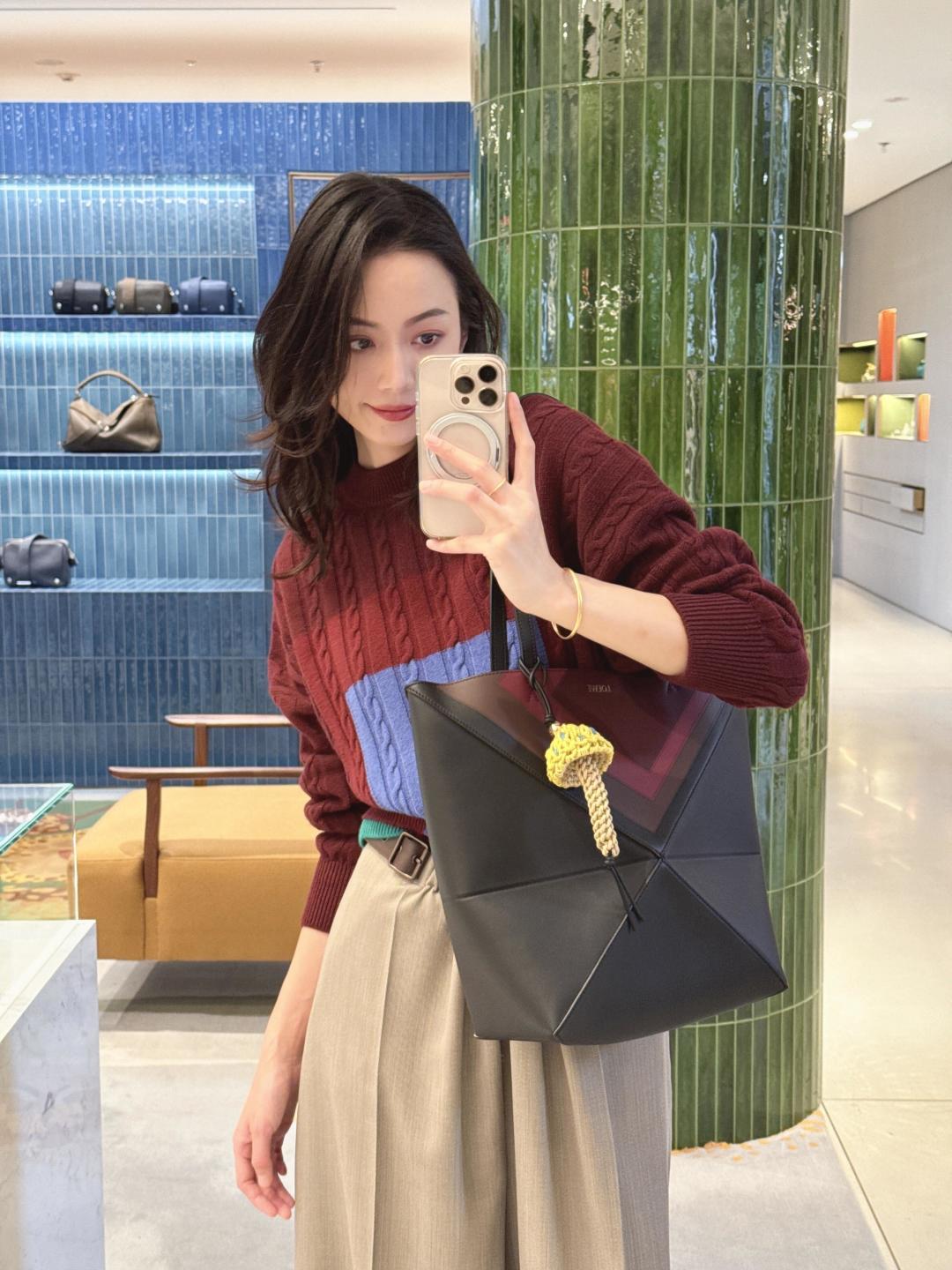 NO:343107,Luojia New Style | Artist Joint Color Block FOLD Tried Casual Commuter Outfits Are Really Soon [Like R], Folding Bag Puzzle Fold Tote, loewe19860909罗家新款 |艺术家联名拼色FOLD 试了休闲通勤穿搭确实都很好搭配[赞R],折叠包Puzzle Fold Tote,loewe,Bag