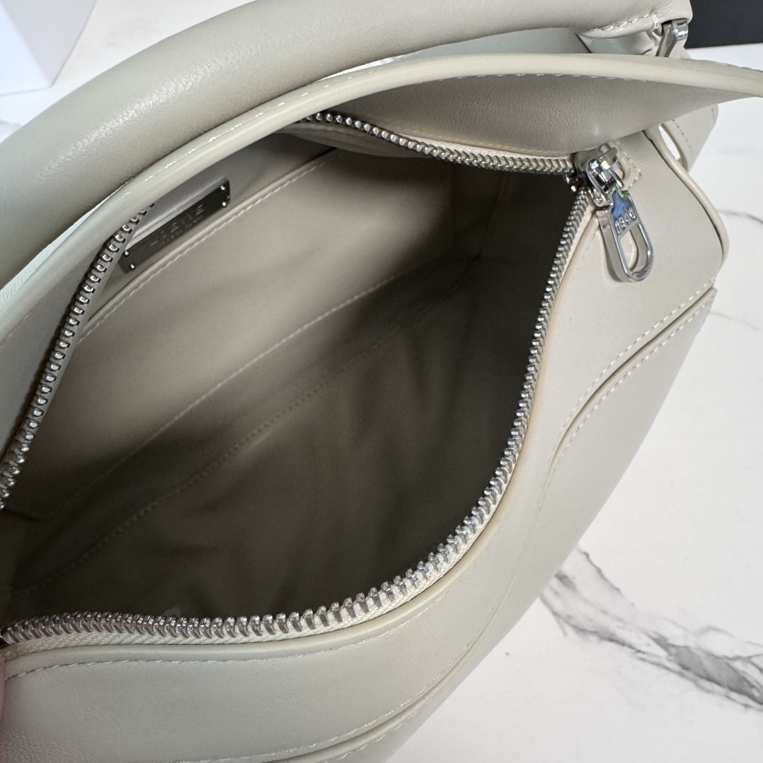 LO℮w℮🌟新款 小号纳帕羊皮革 Featherlight Puzzle 手袋 以别具一格的几何线条勾勒