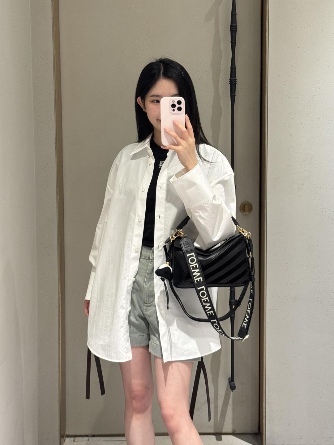 NO:541508,Yang Mi's same black body, classic and versatile, with striped elements design, full of fashion sense, and it immediately gets the same aura of the celebrity on the back. S wide shoulder straps are also purchased to match~, puzzle plain small (small)19860909杨幂同款黑色包身,经典又百搭,条纹元素设计,时髦感拉满,背上它立马get明星同款气场. S宽肩带另外购买搭配～,puzzle平纹small（小号）,Bag