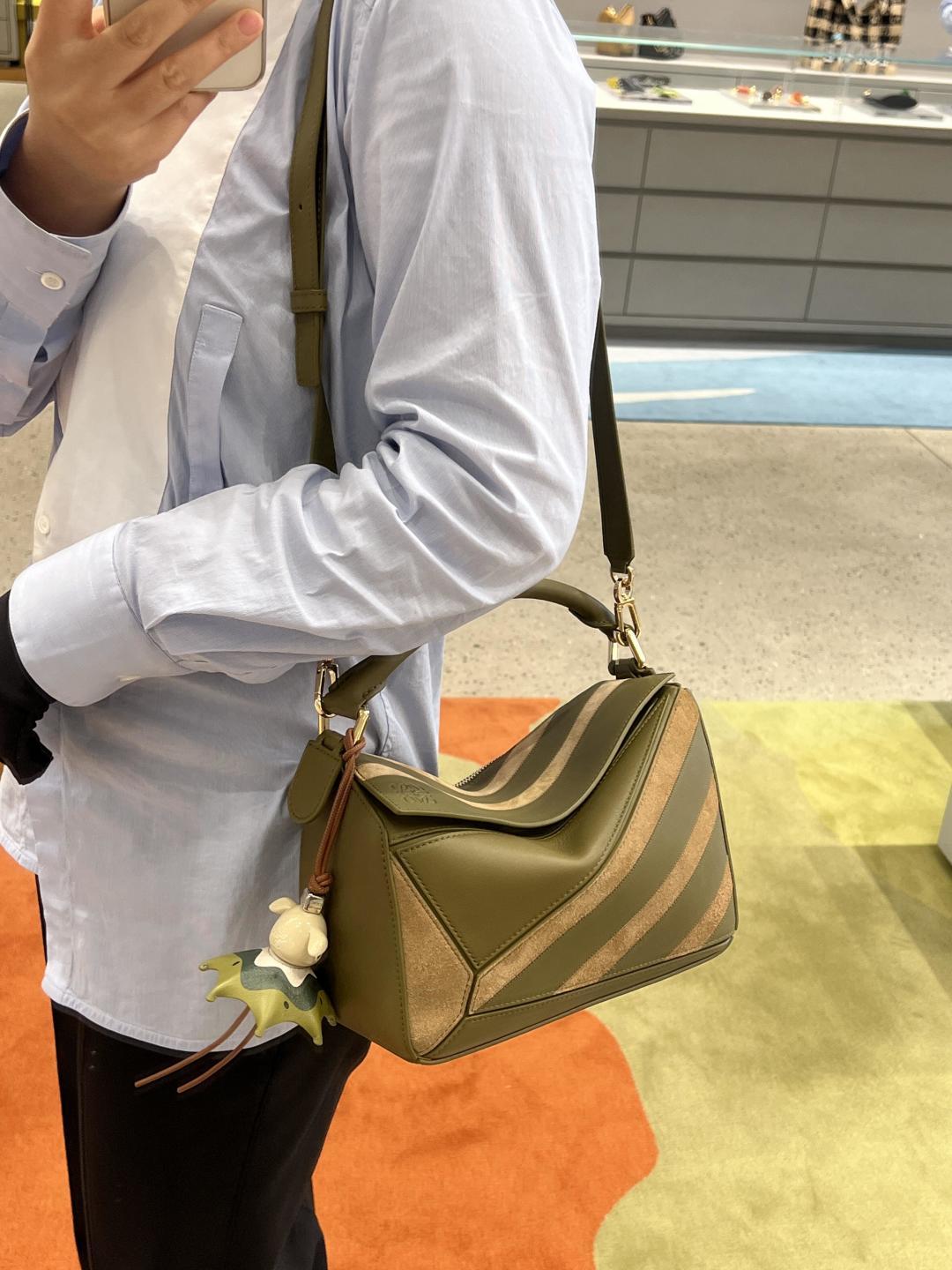 NO:552708,Every puzzle produced by the Luo family is amazing. This year marks the 10th anniversary, and every puzzle they produce is particularly stunning~, puzzle plain small (small), loewe19860909罗家的uzzle每一款都很绝 今年10周年,出的uzzle每一款都特别惊艳～,puzzle平纹small（小号）,loewe,Bag