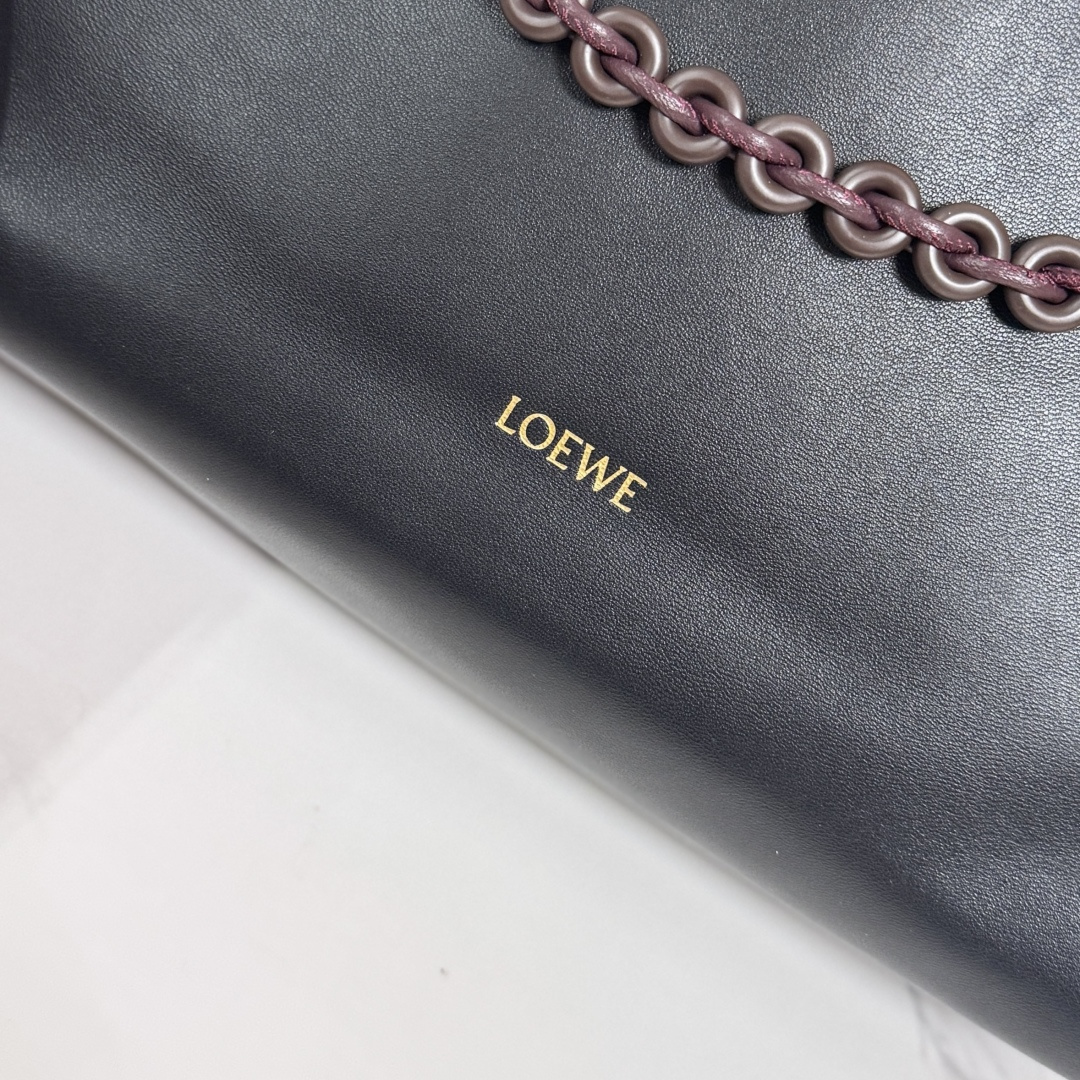 L⊚℮w℮🌟柔软双色纳帕小羊皮 Flamenco Purse 托特包 是柔软实用的包款，采用直式设计、历