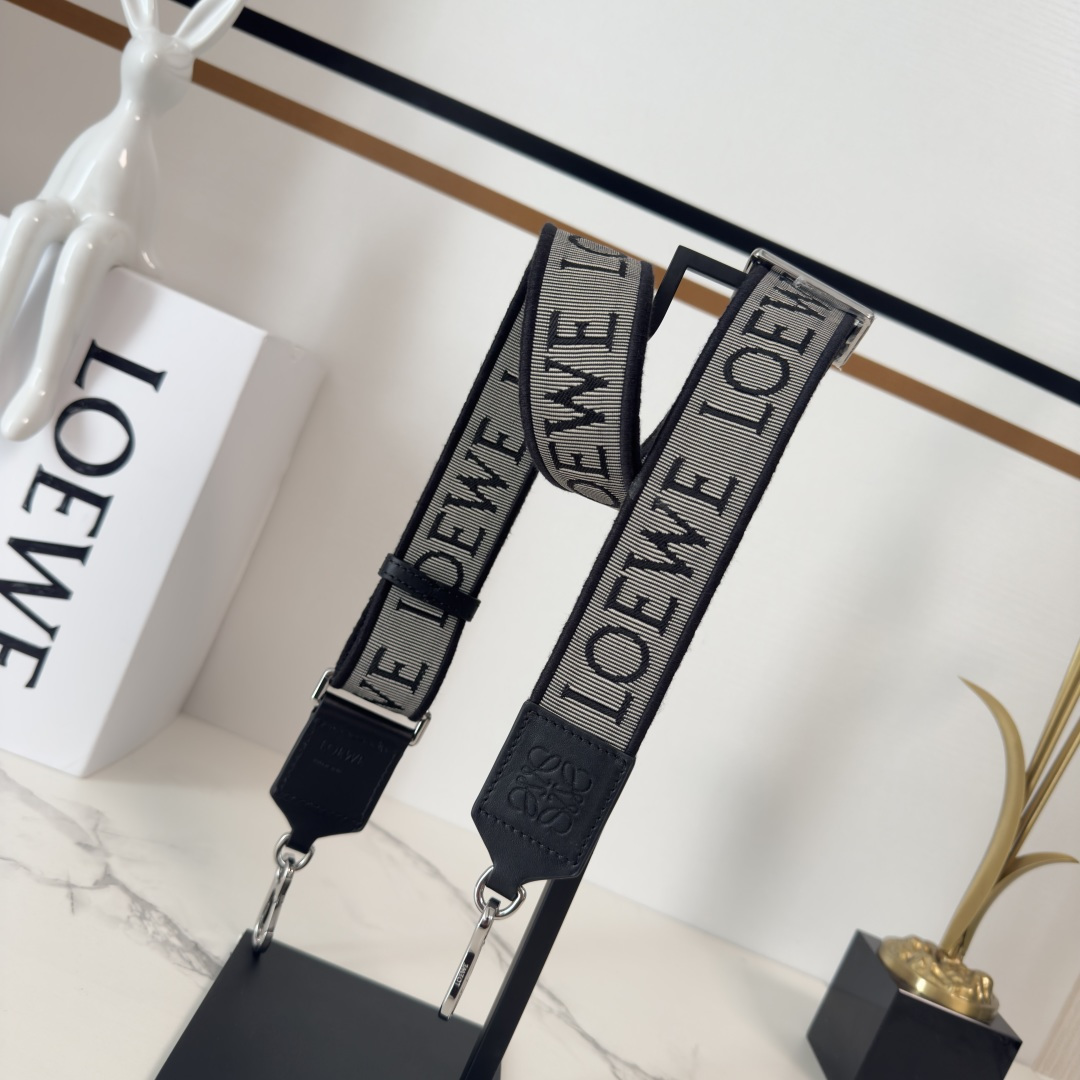 NO:583706,Anagram jacquard double-sided embroidered shoulder strap in stock black/black silver shoulder strap length 1050-40mm (adjustable length) model 651935, donut embroidered shoulder strap (purchased separately)19860909Anagram 提花双面刺绣肩带 现货 黑/黑银 肩带长度1050-40mm（调节长度） 型号651935,甜甜圈 刺绣肩带（单独购买）,Bag