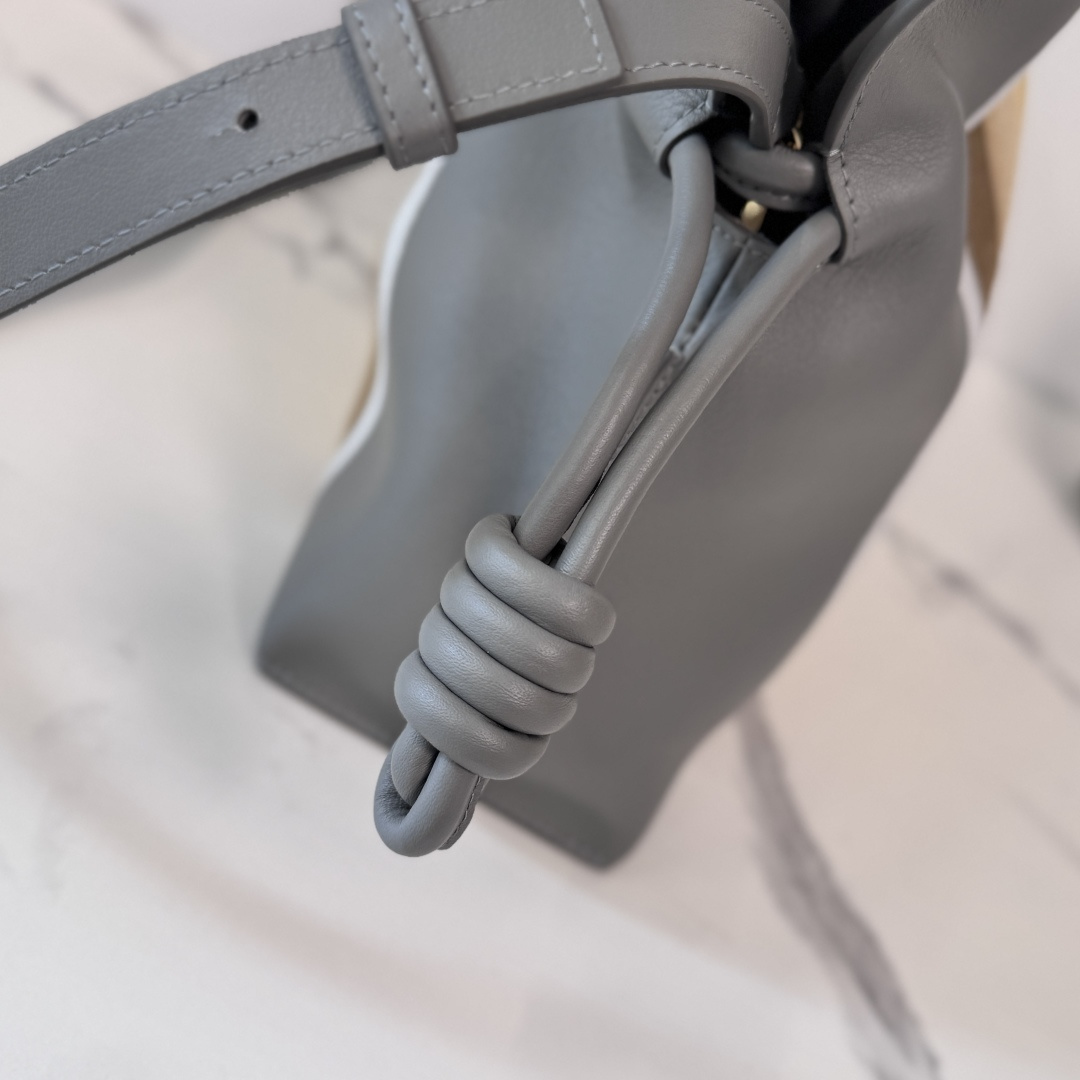 L⊚℮w℮🌟 新版本 Flamenco LandscaPe福袋🆕以柔软材质制造就慵懒风格，拉绳设计饰有历