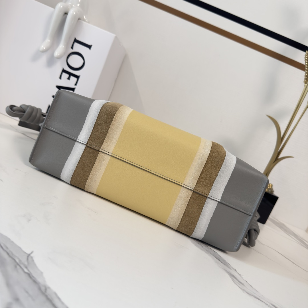 L⊚℮w℮🌟 新版本 Flamenco LandscaPe福袋🆕以柔软材质制造就慵懒风格，拉绳设计饰有历