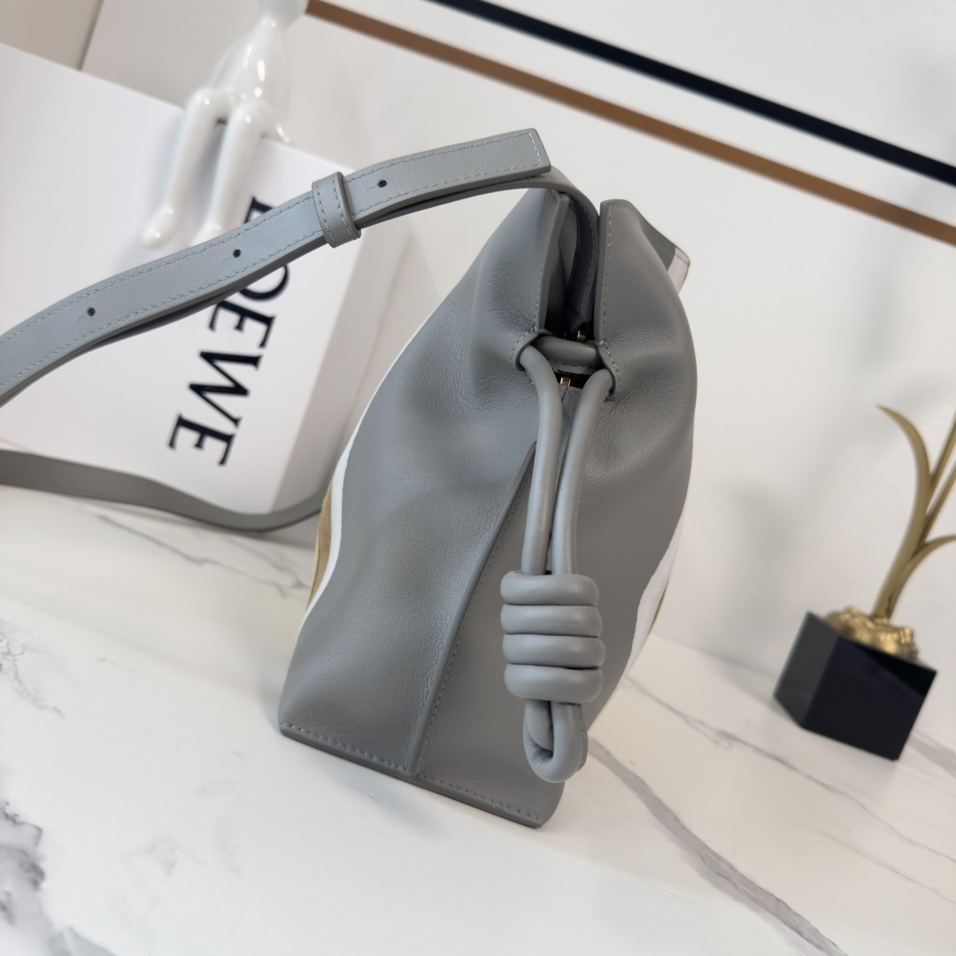 L⊚℮w℮🌟 新版本 Flamenco LandscaPe福袋🆕以柔软材质制造就慵懒风格，拉绳设计饰有历