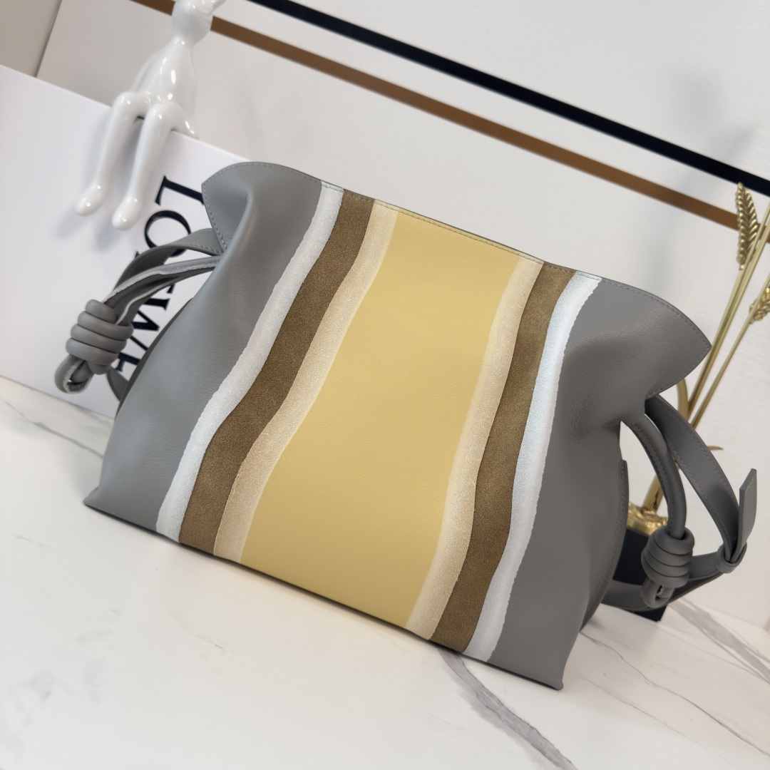 L⊚℮w℮🌟 新版本 Flamenco LandscaPe福袋🆕以柔软材质制造就慵懒风格，拉绳设计饰有历