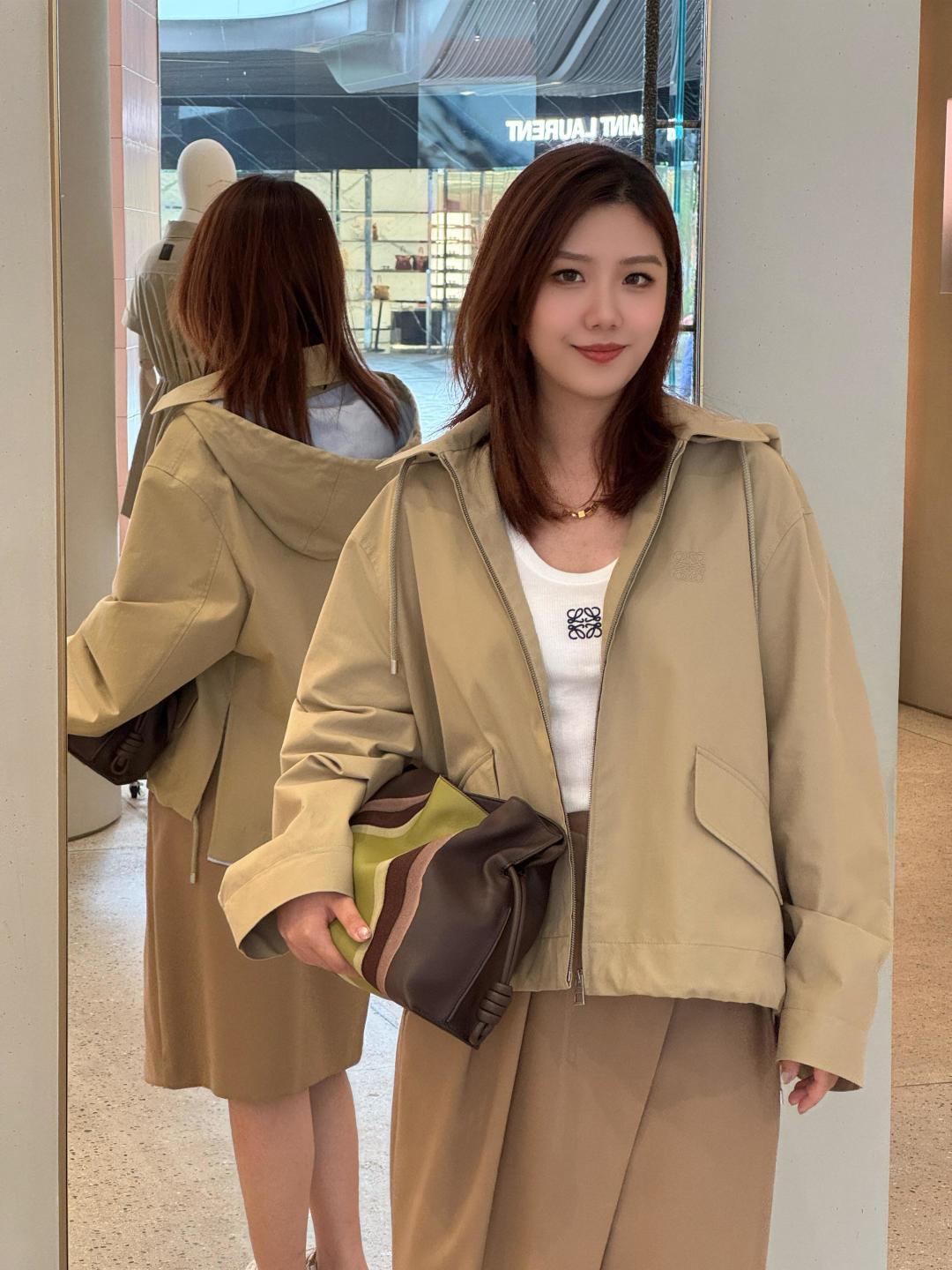 NO:601981,Today I packed a matcha chocolate at Luo’s house. Who knows!  I found this Flamenco lucky bag. It has 'advanced relaxation' directly welded to the body, Flamenco lucky bag (medium size), loewe19860909今天在罗家 打包一份抹茶巧克力 谁懂啊！挖到这只 Flamenco 福袋包 直接把「高级松弛感」焊在身上,Flamenco福袋（中号）,loewe,Bag