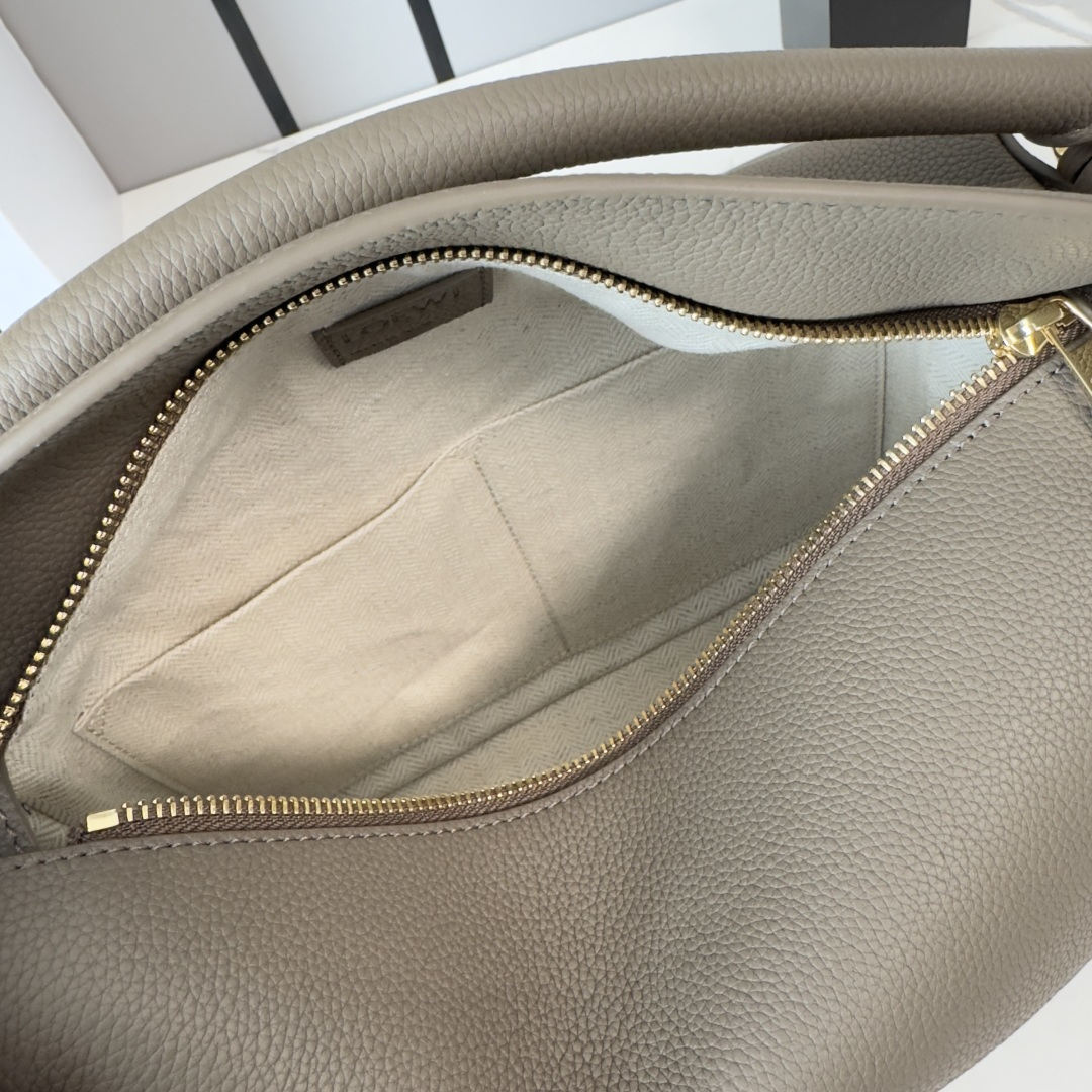 L⊚℮w℮🌟 🔥中号粒面牛皮革Puzzle 手袋🌟🆕新色LOEWE推出的首次亮相手提包*长方体形状和精确