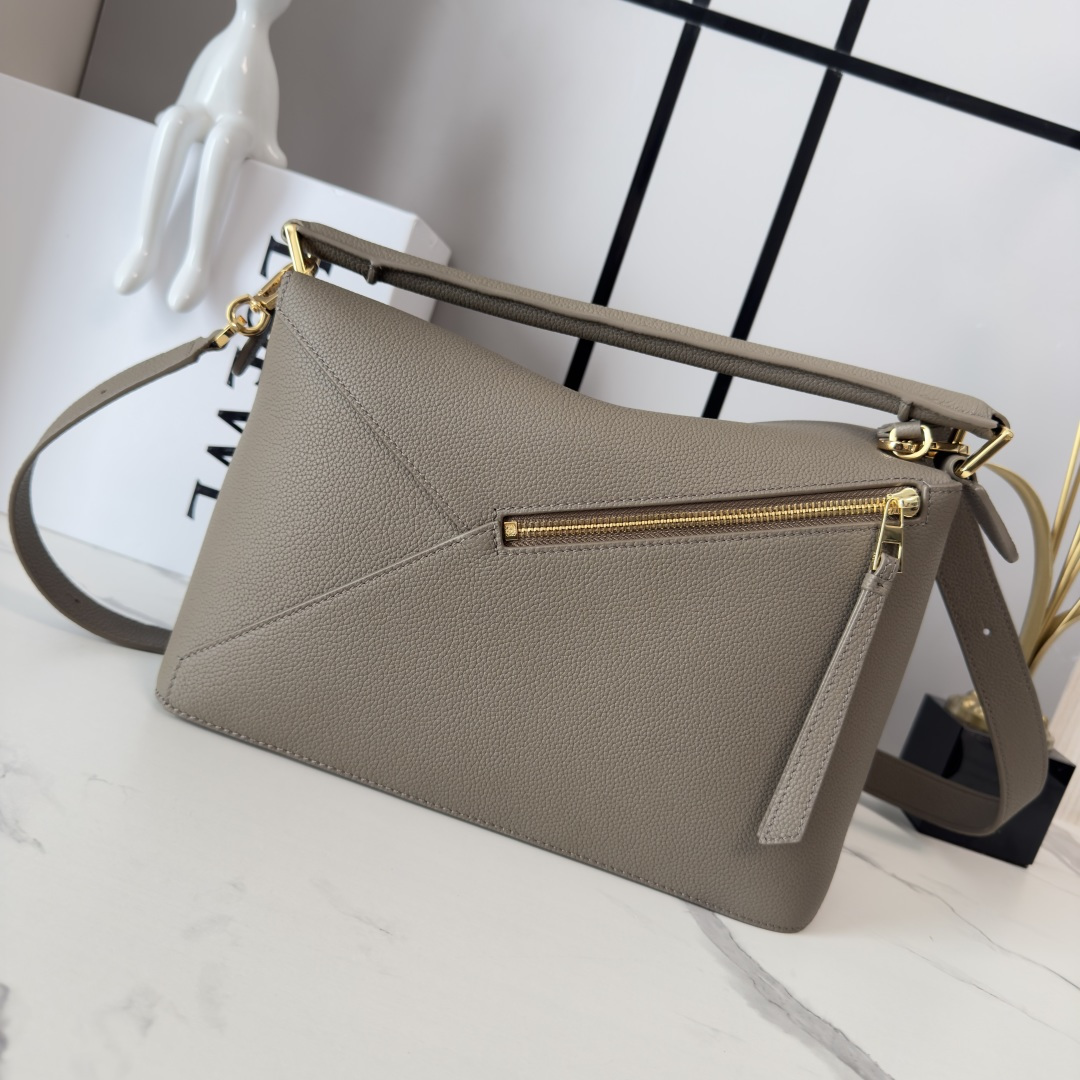 L⊚℮w℮🌟 🔥中号粒面牛皮革Puzzle 手袋🌟🆕新色LOEWE推出的首次亮相手提包*长方体形状和精确