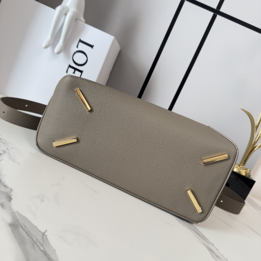 L⊚℮w℮🌟 🔥中号粒面牛皮革Puzzle 手袋🌟🆕新色LOEWE推出的首次亮相手提包*长方体形状和精确