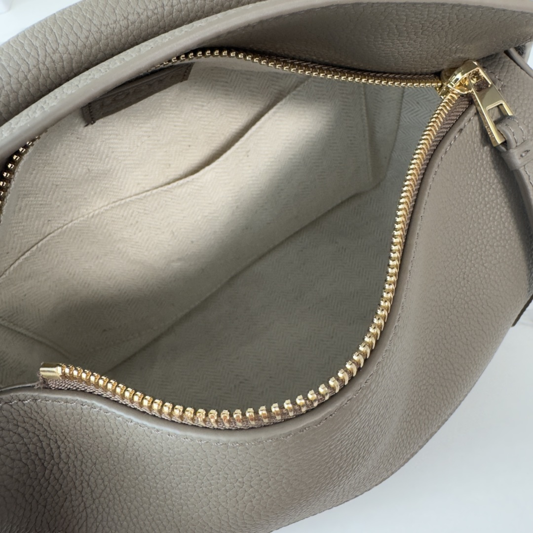 L⊚℮w℮🌟新版本🆕 小号柔软粒面牛皮革Puzzle Edge手袋𝑳家🆕推出的首次亮相手提包*长方体形状