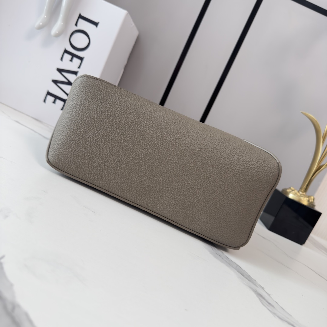 L⊚℮w℮🌟新版本🆕 小号柔软粒面牛皮革Puzzle Edge手袋𝑳家🆕推出的首次亮相手提包*长方体形状