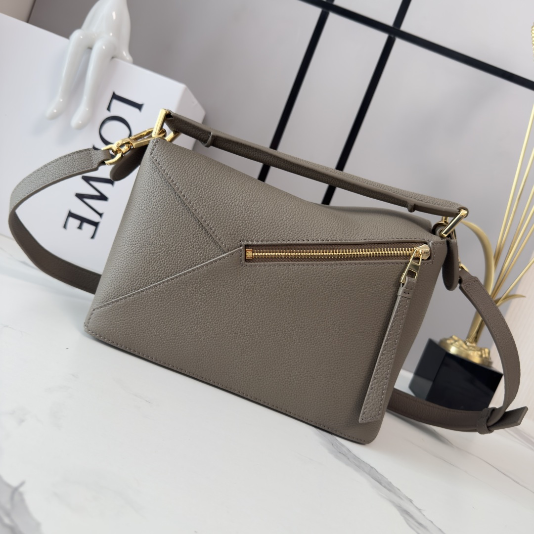 L⊚℮w℮🌟新版本🆕 小号柔软粒面牛皮革Puzzle Edge手袋𝑳家🆕推出的首次亮相手提包*长方体形状