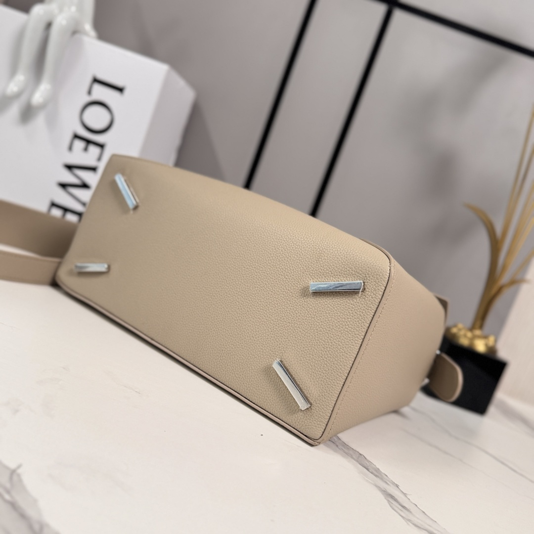 L⊚℮w℮🌟 新色🆕中号粒面牛皮革Puzzle 手袋🌟🆕首次亮相手提包*长方体形状和精确的切割技术创造了