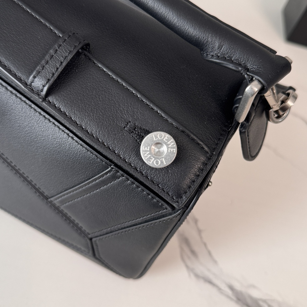 罗家🌟新款 🆕小号亮面牛皮革Panta Puzzle 手袋Puzzle 以别具一格的几何线条勾勒长方体造