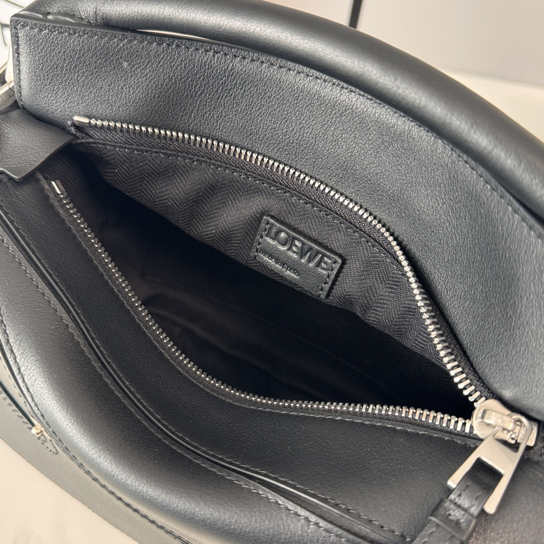 罗家🌟新款 🆕小号亮面牛皮革Panta Puzzle 手袋Puzzle 以别具一格的几何线条勾勒长方体造