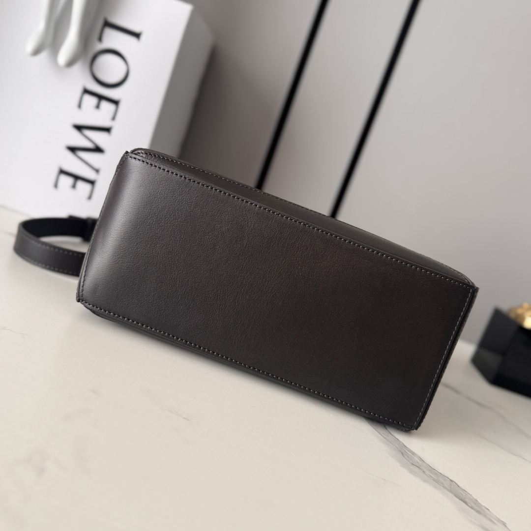 罗家🌟新款 🆕小号亮面牛皮革Panta Puzzle 手袋Puzzle 以别具一格的几何线条勾勒长方体造