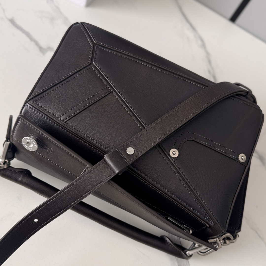 罗家🌟新款 🆕小号亮面牛皮革Panta Puzzle 手袋Puzzle 以别具一格的几何线条勾勒长方体造