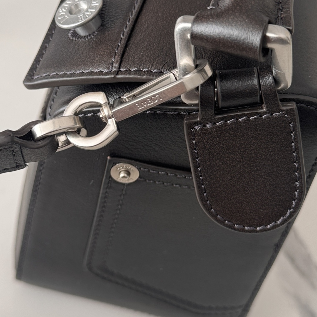 罗家🌟新款 🆕小号亮面牛皮革Panta Puzzle 手袋Puzzle 以别具一格的几何线条勾勒长方体造