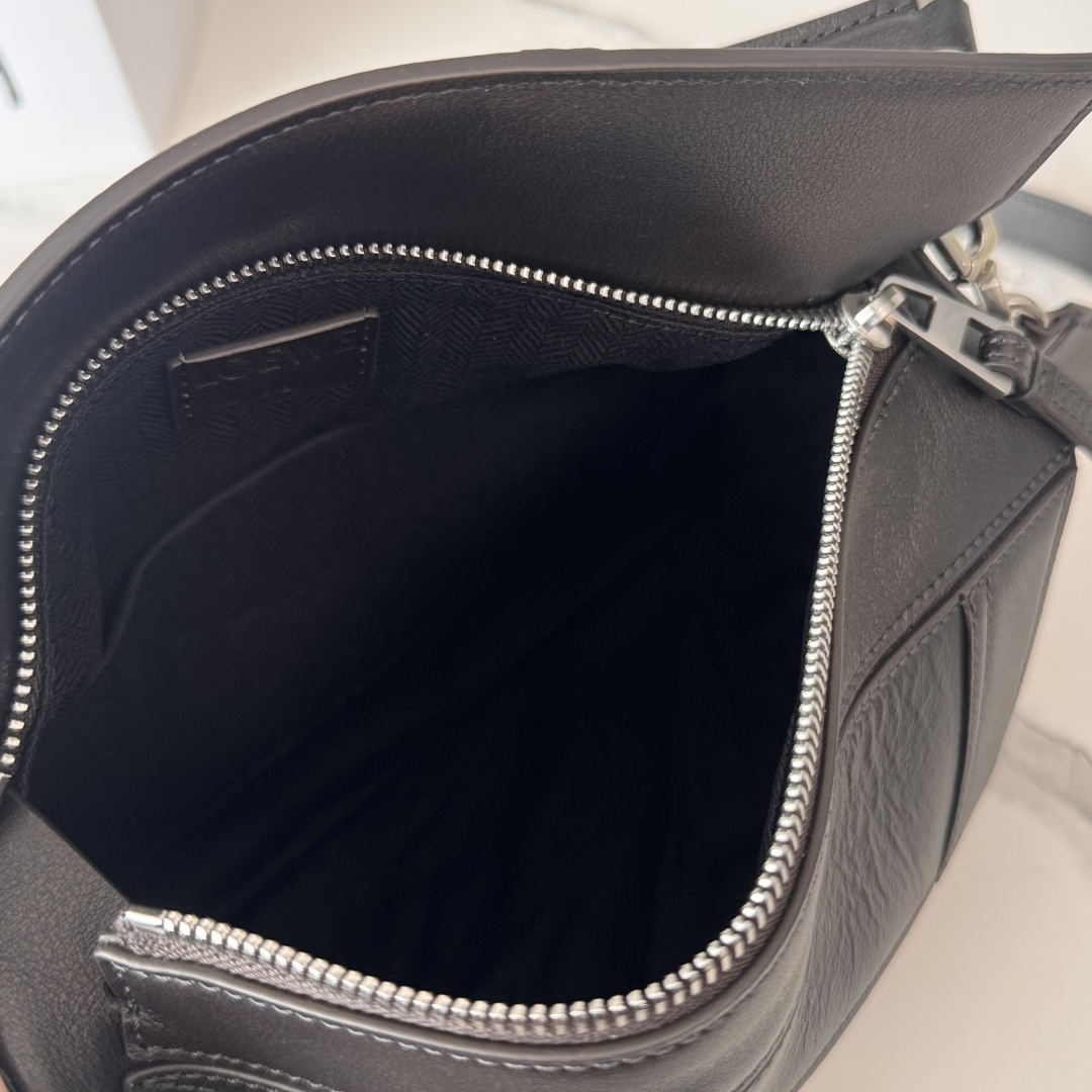 罗家🌟新款 🆕小号亮面牛皮革Panta Puzzle 手袋Puzzle 以别具一格的几何线条勾勒长方体造